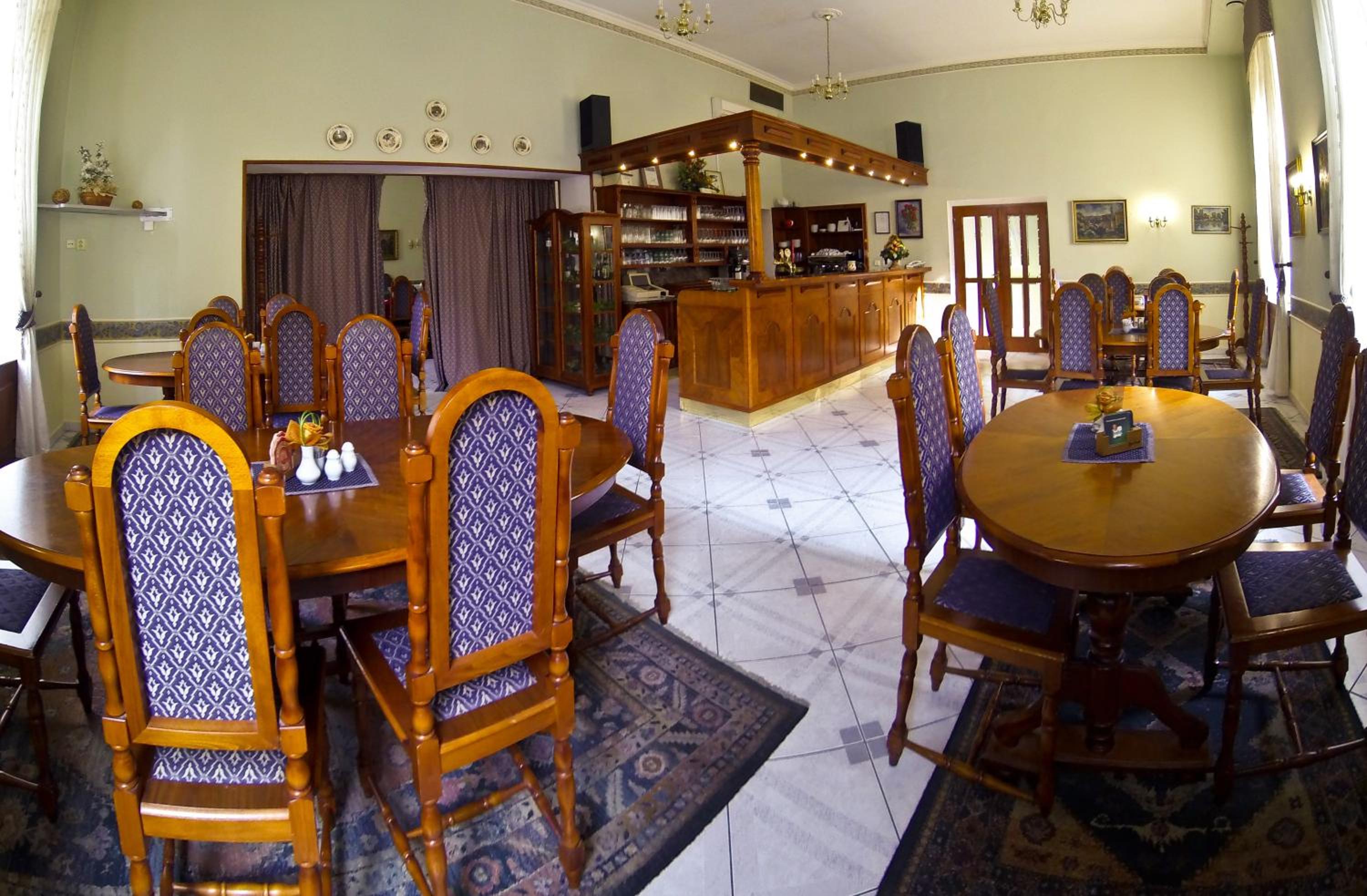 Family Room - Photo 4