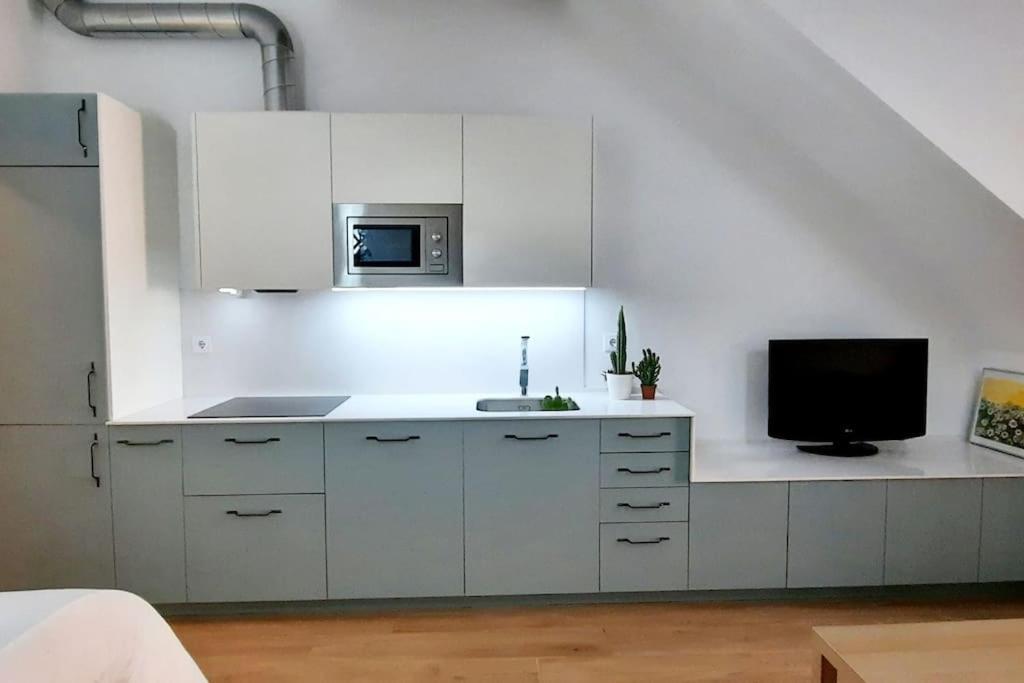 One-Bedroom Apartment photo 2