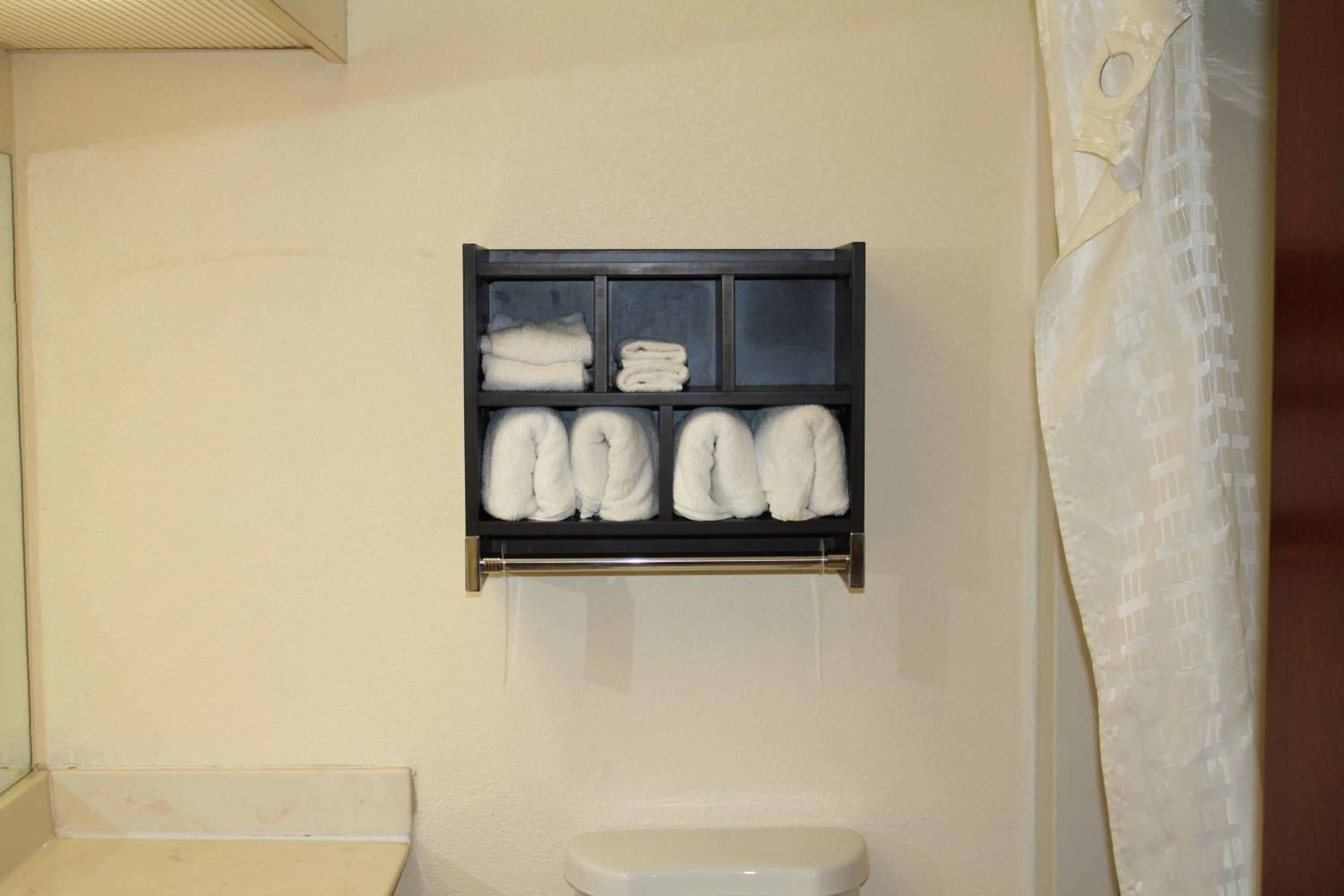 King Suite with Spa Bath - Non-Smoking photo 3