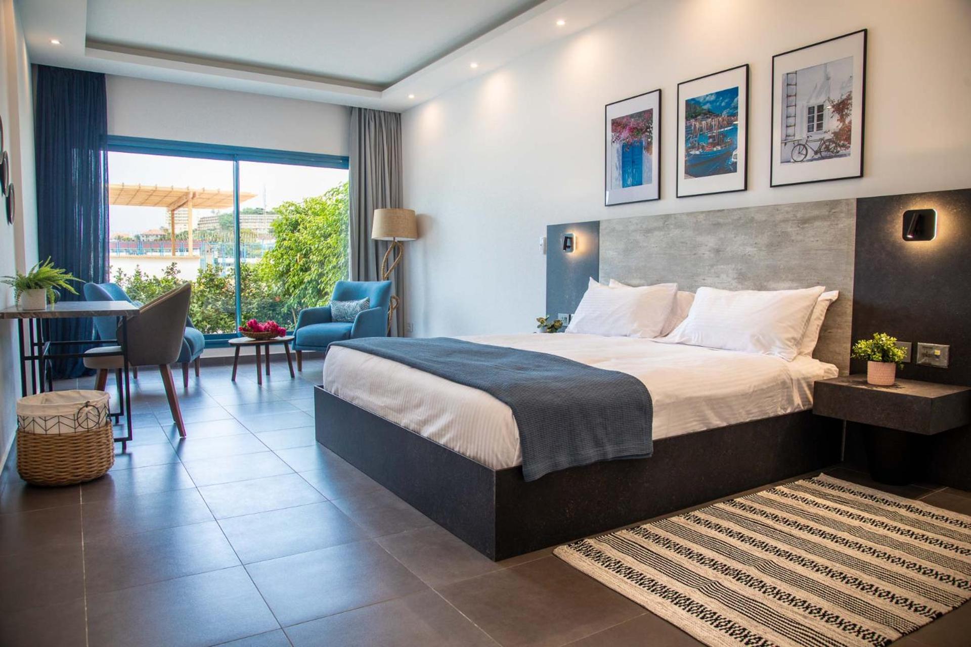 Executive Suite - Photo 33