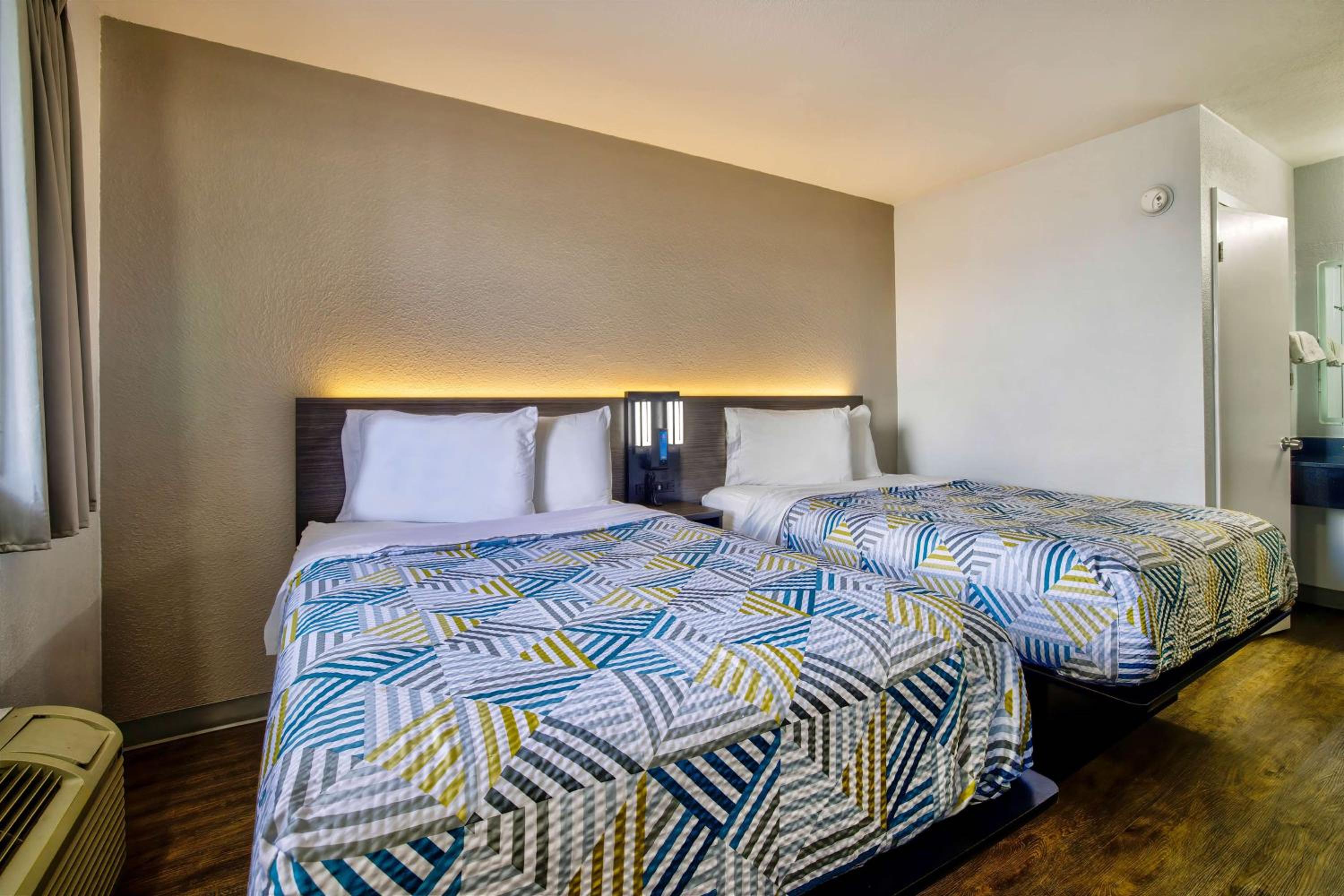 Quadruple Room - Non-Smoking - Photo 4