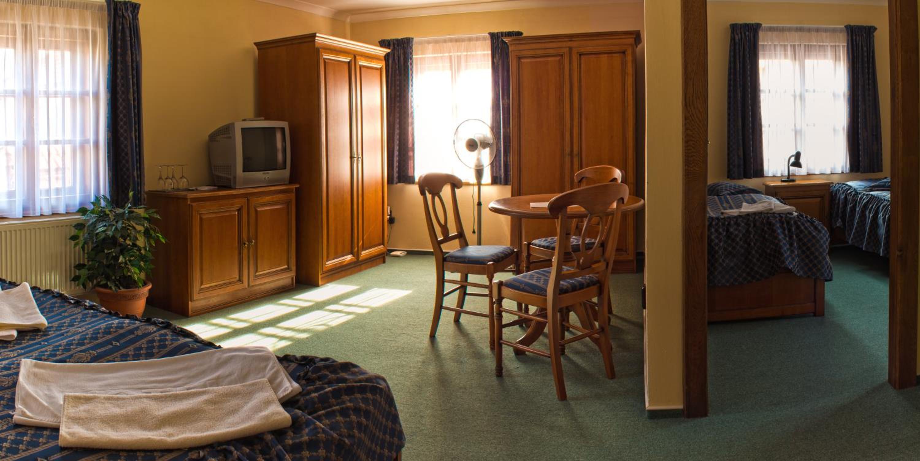 Family Room - Photo 2