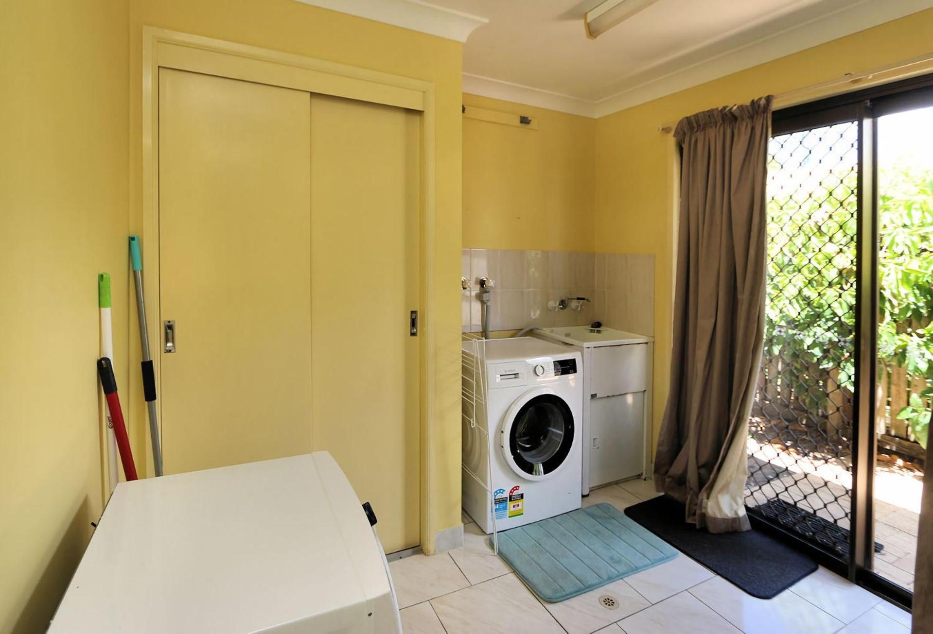 Four-Bedroom House photo 2