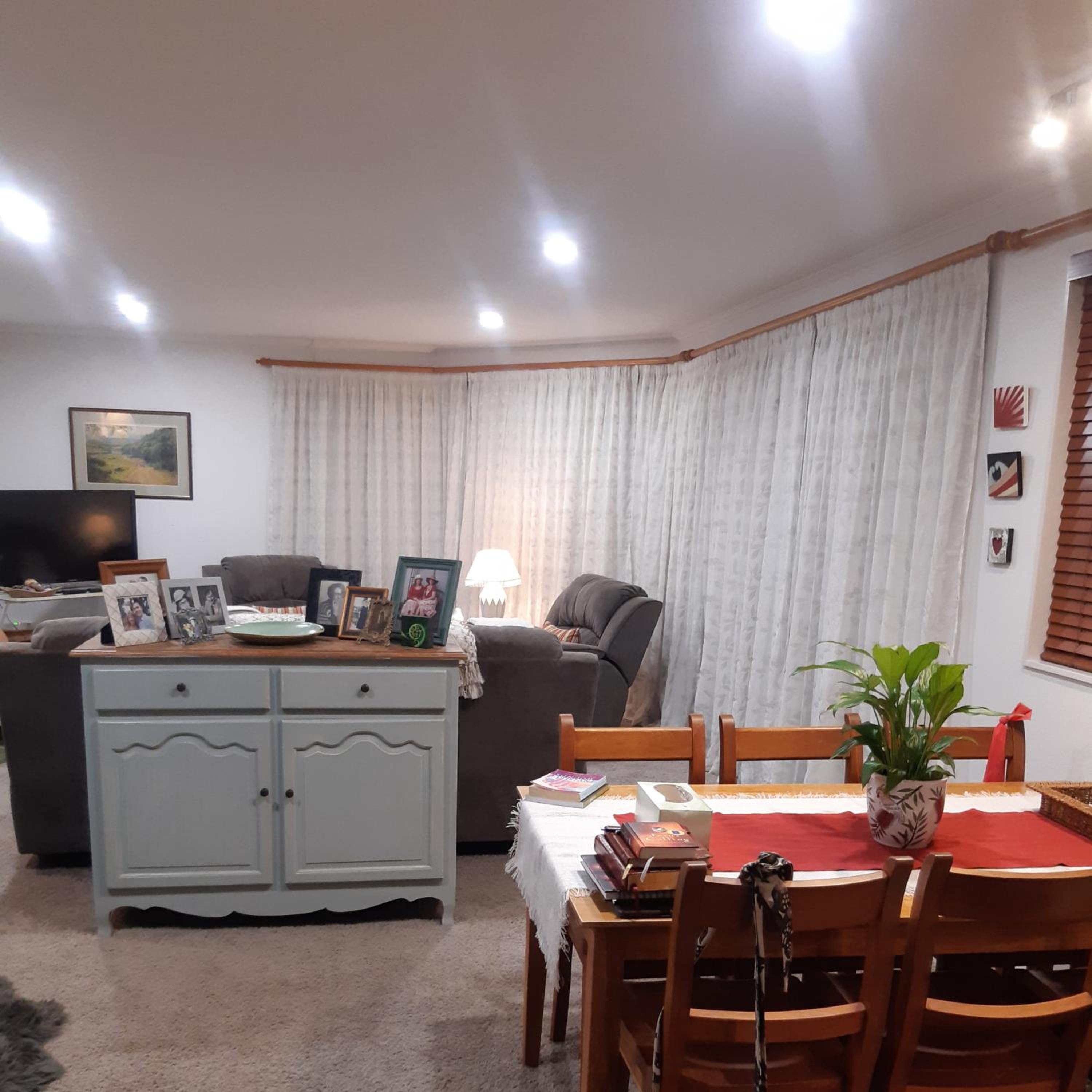 Standard King Room - Photo 10