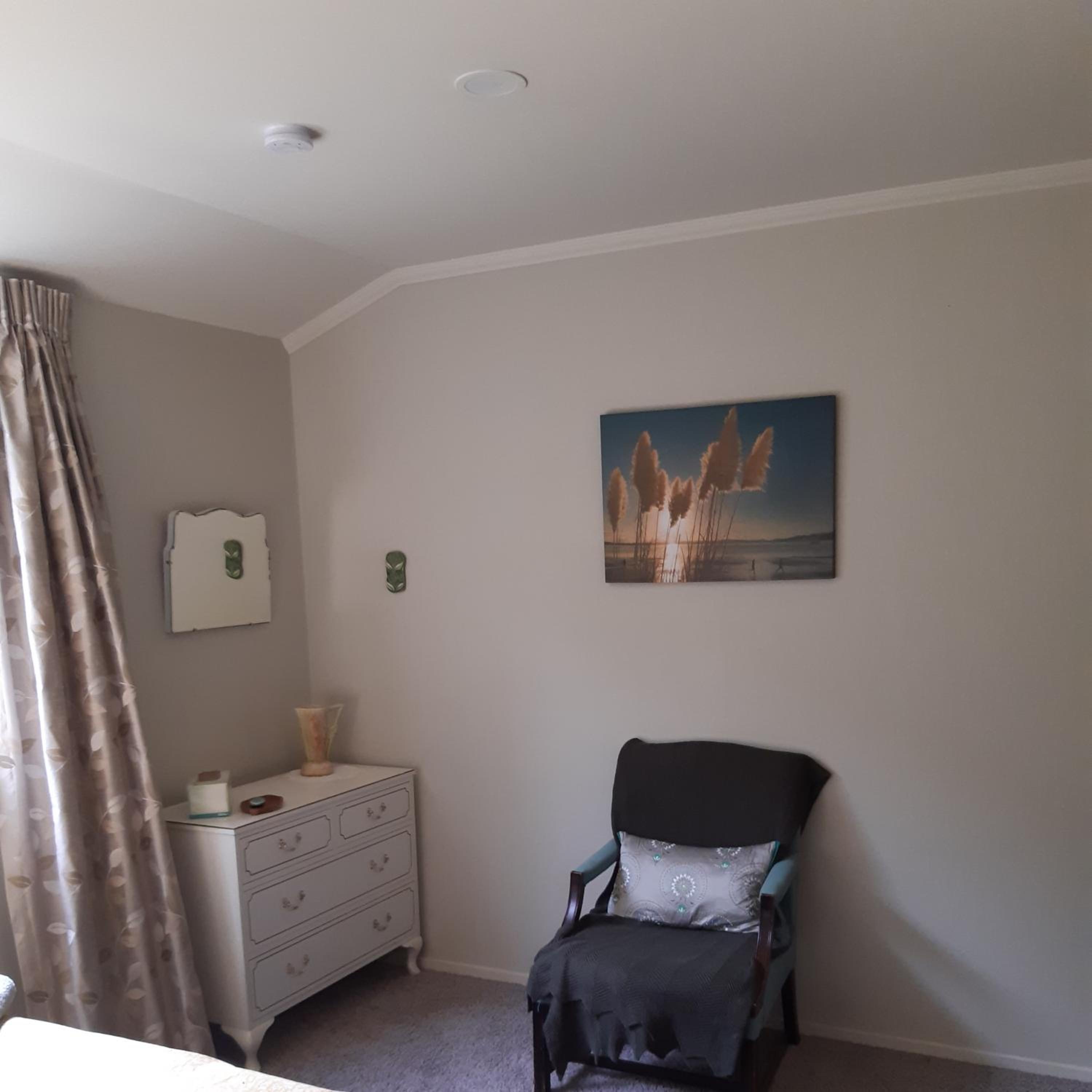 Standard King Room - Photo 9