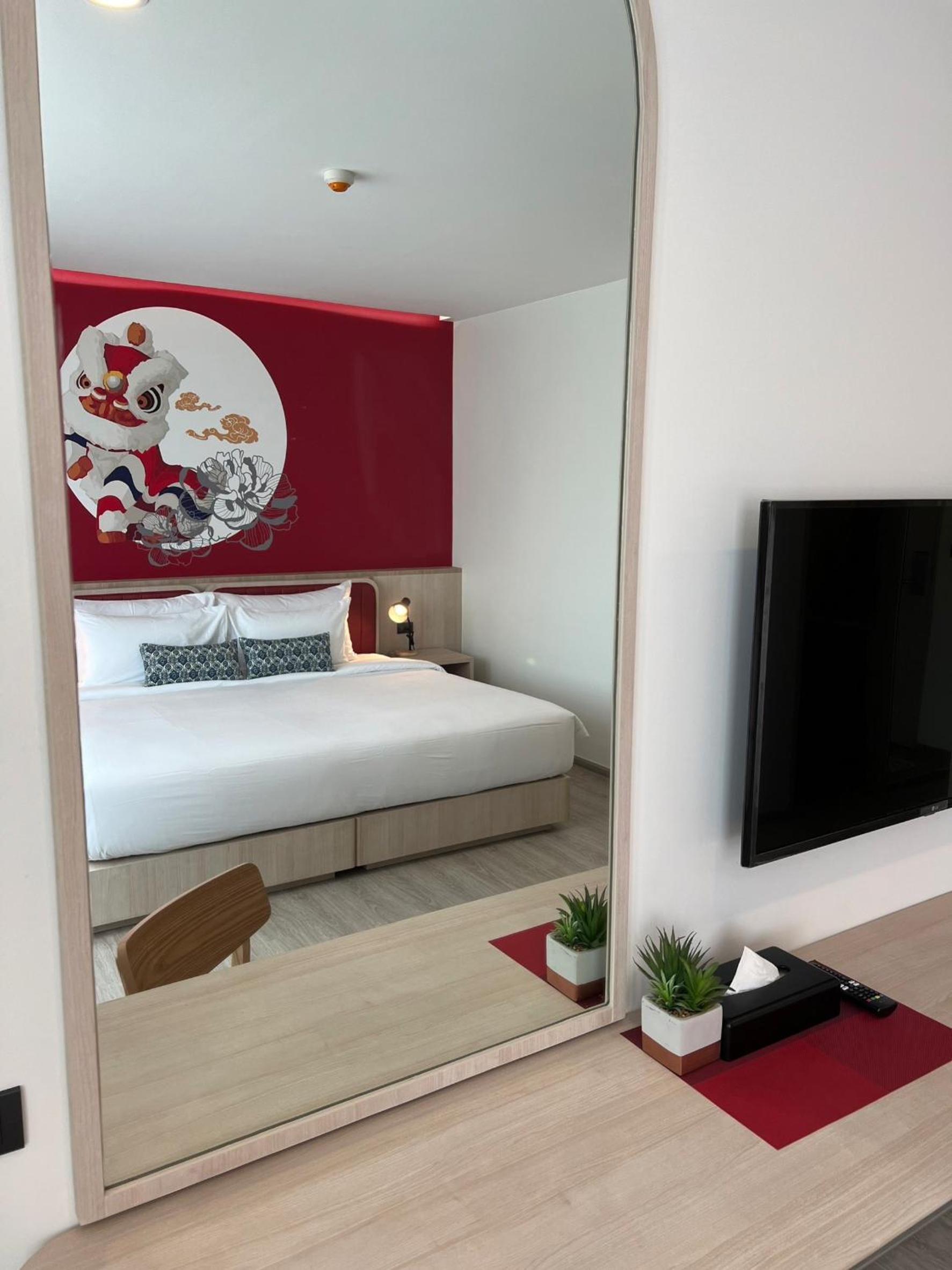 Deluxe Double Room with Balcony - Photo 5