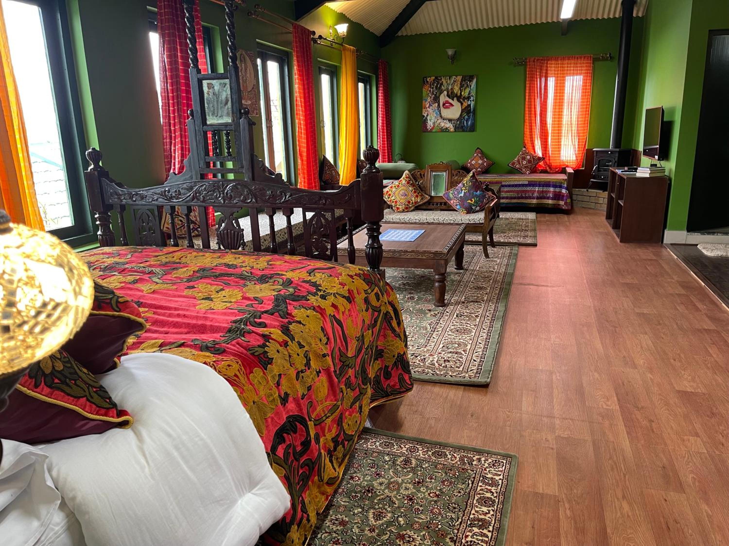 Deluxe Family Room - Photo 13