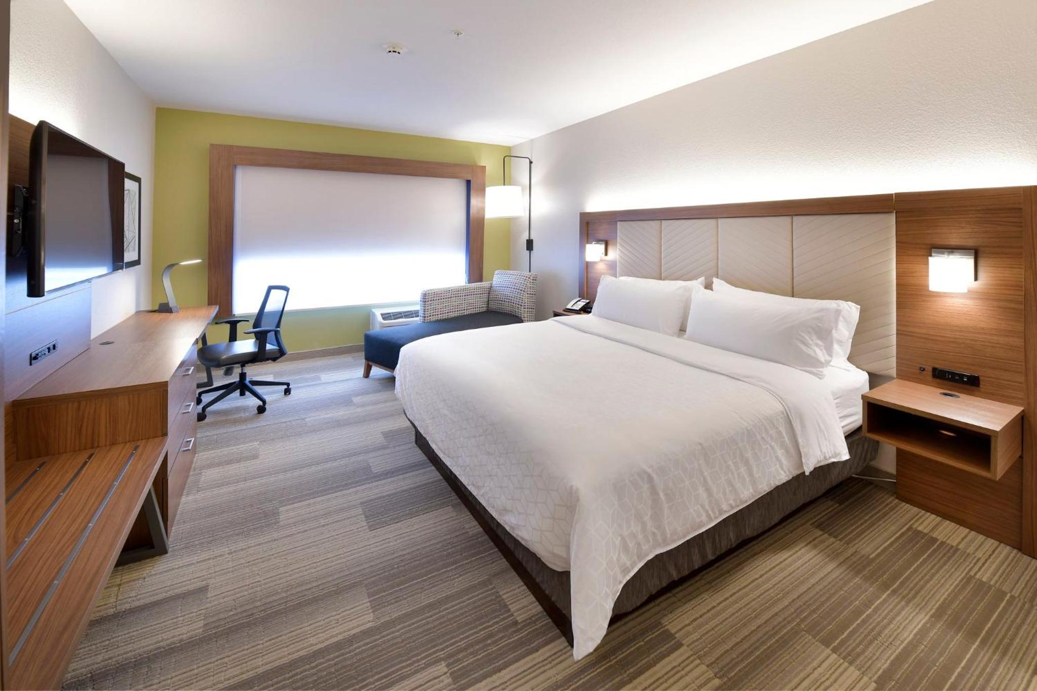 Standard King Room photo 2