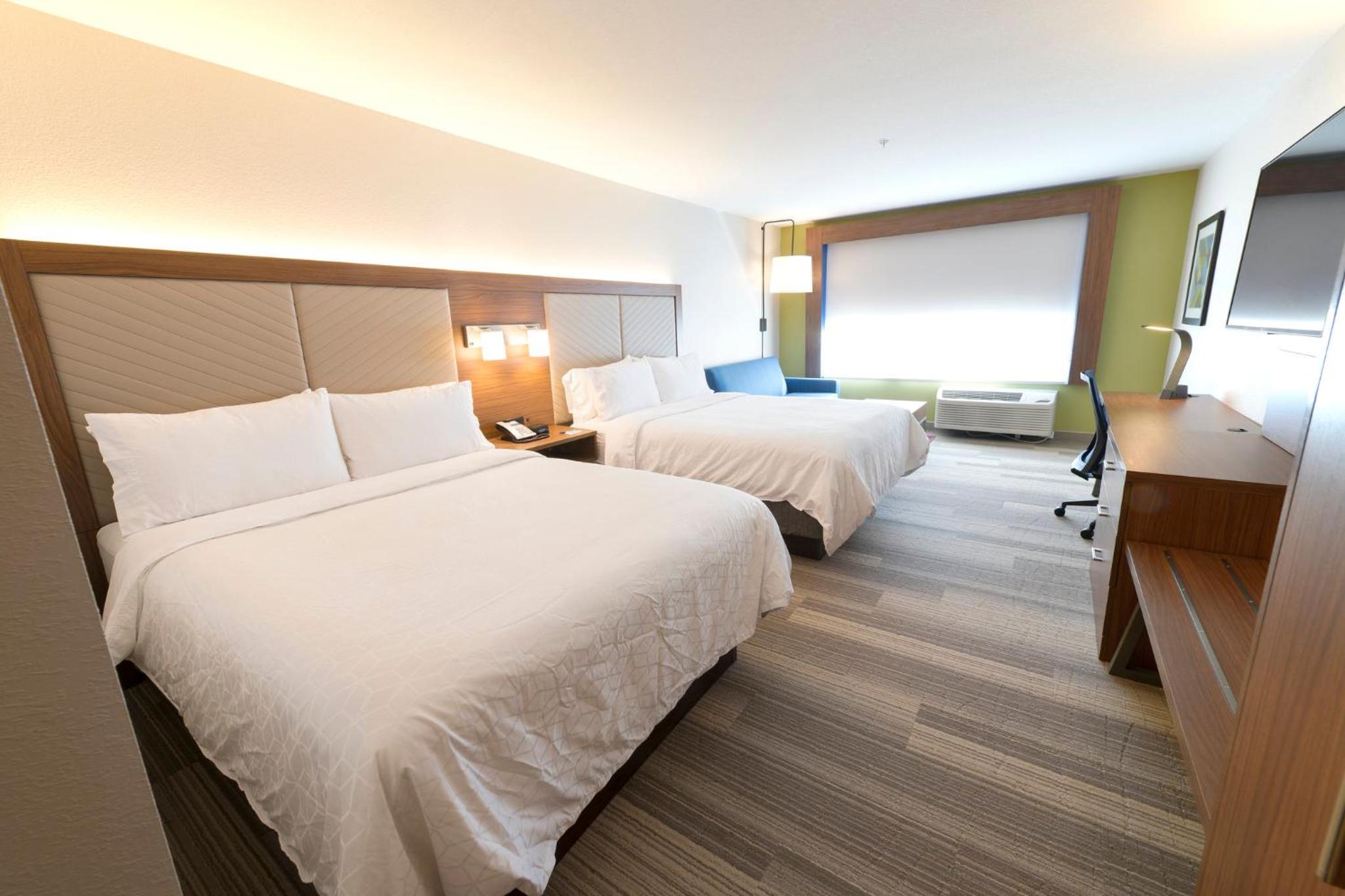 Queen Suite with Two Queen Beds