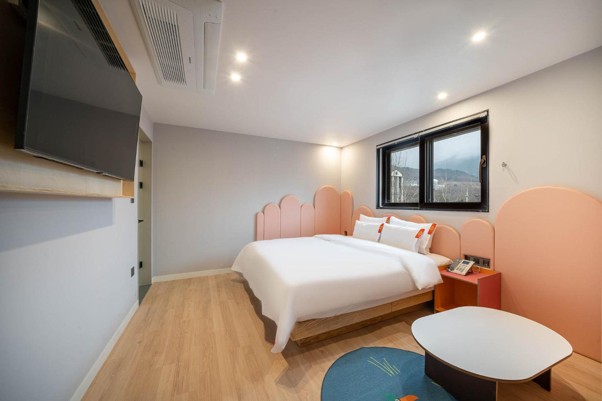Deluxe Double Room with Bath - Photo 1