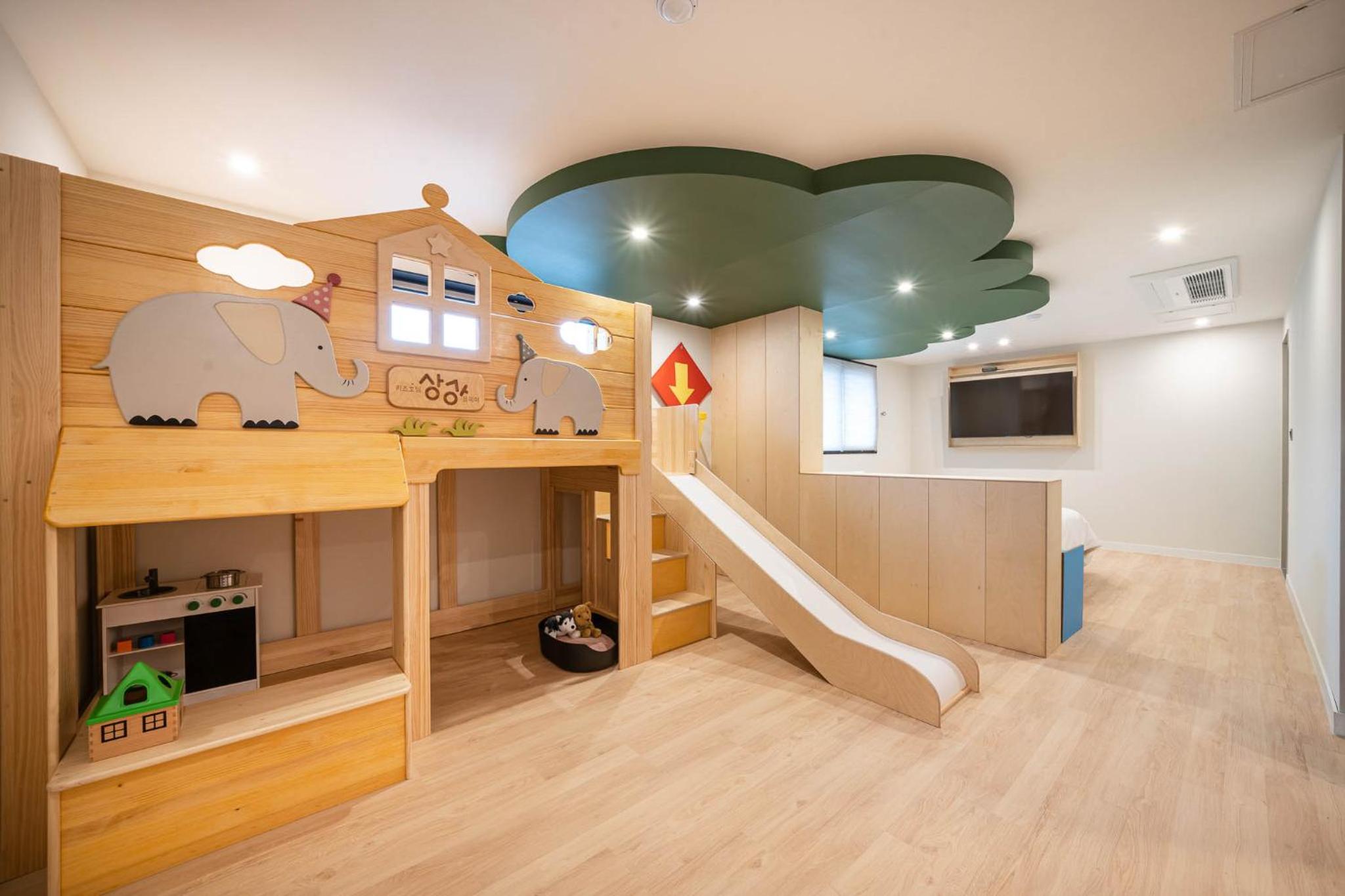 Deluxe Double Room with Bath - Photo 3