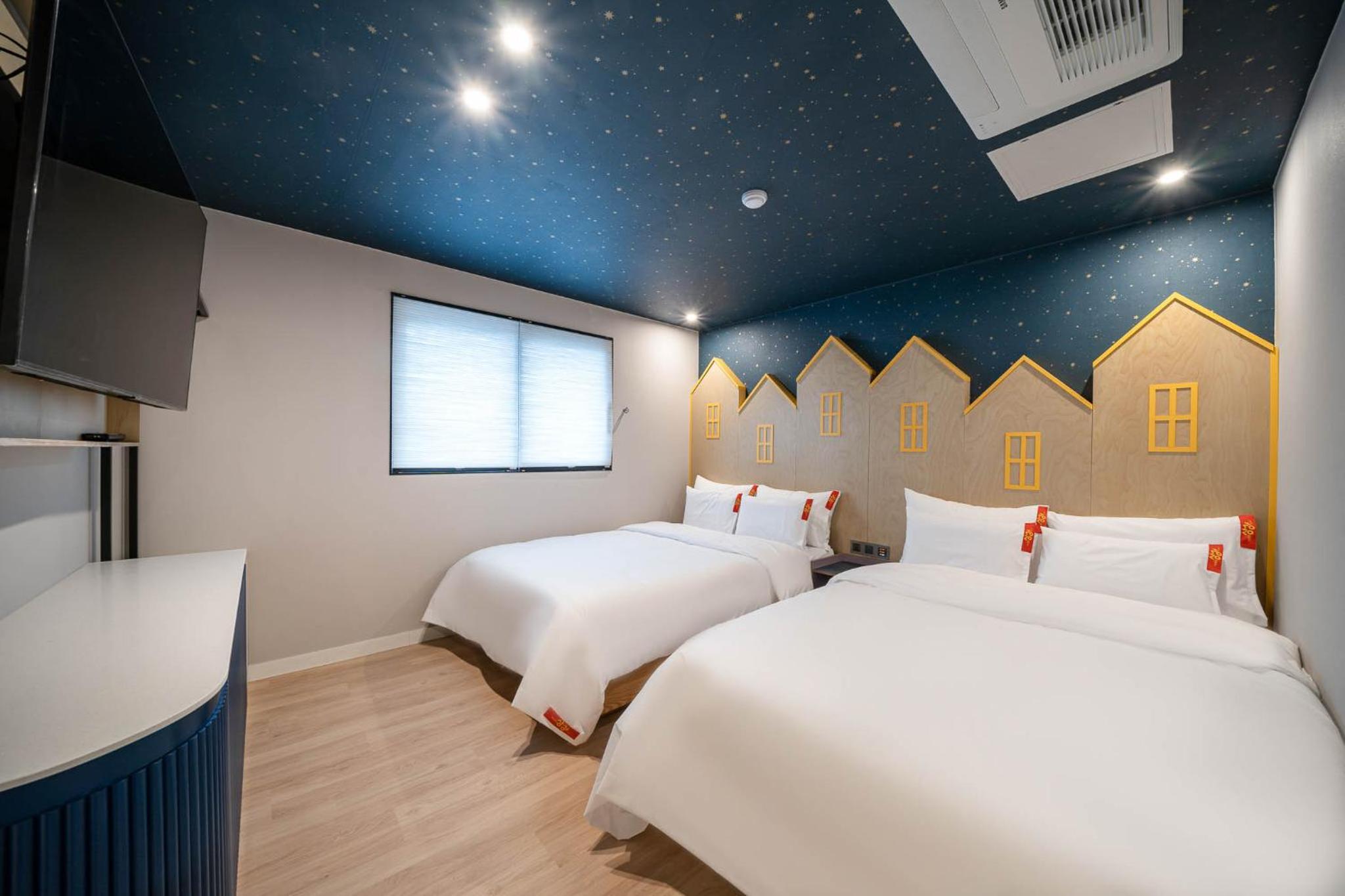 Twin Room - Photo 1