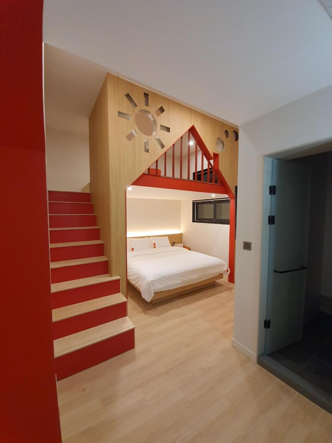 King Suite - Photo 5