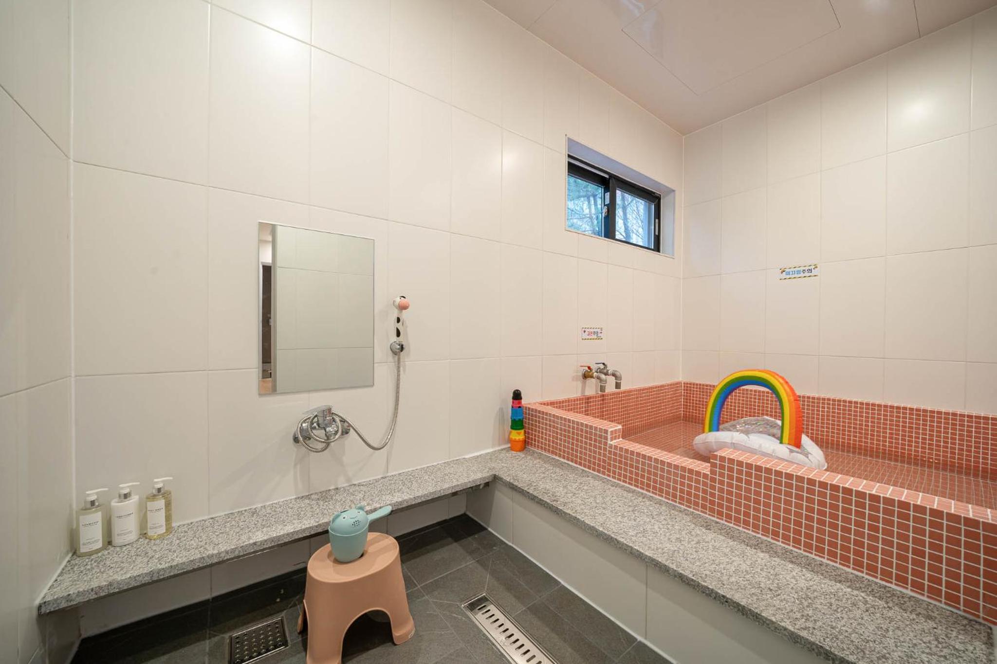 King Suite - Photo 3