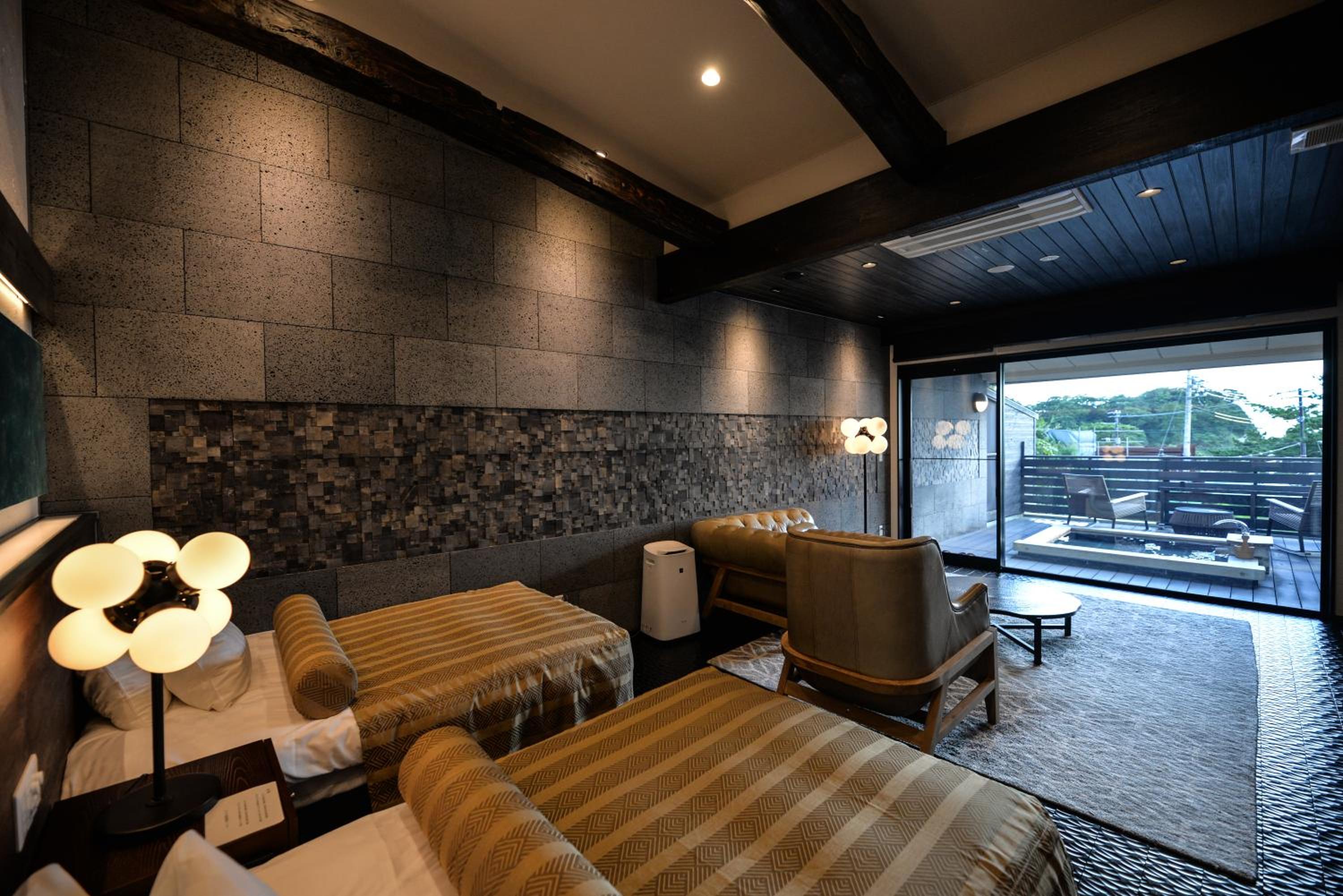 Suite with Spa Bath - Photo 11