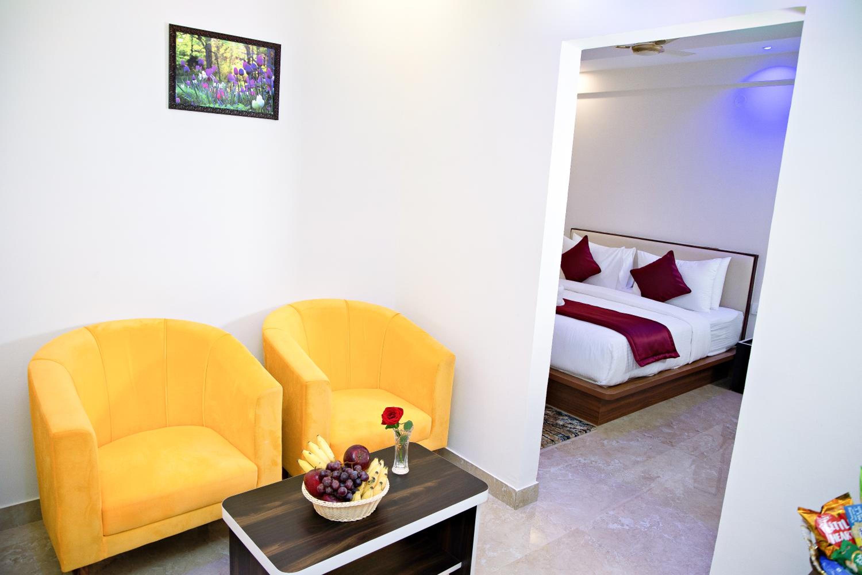 Suite - Photo 21