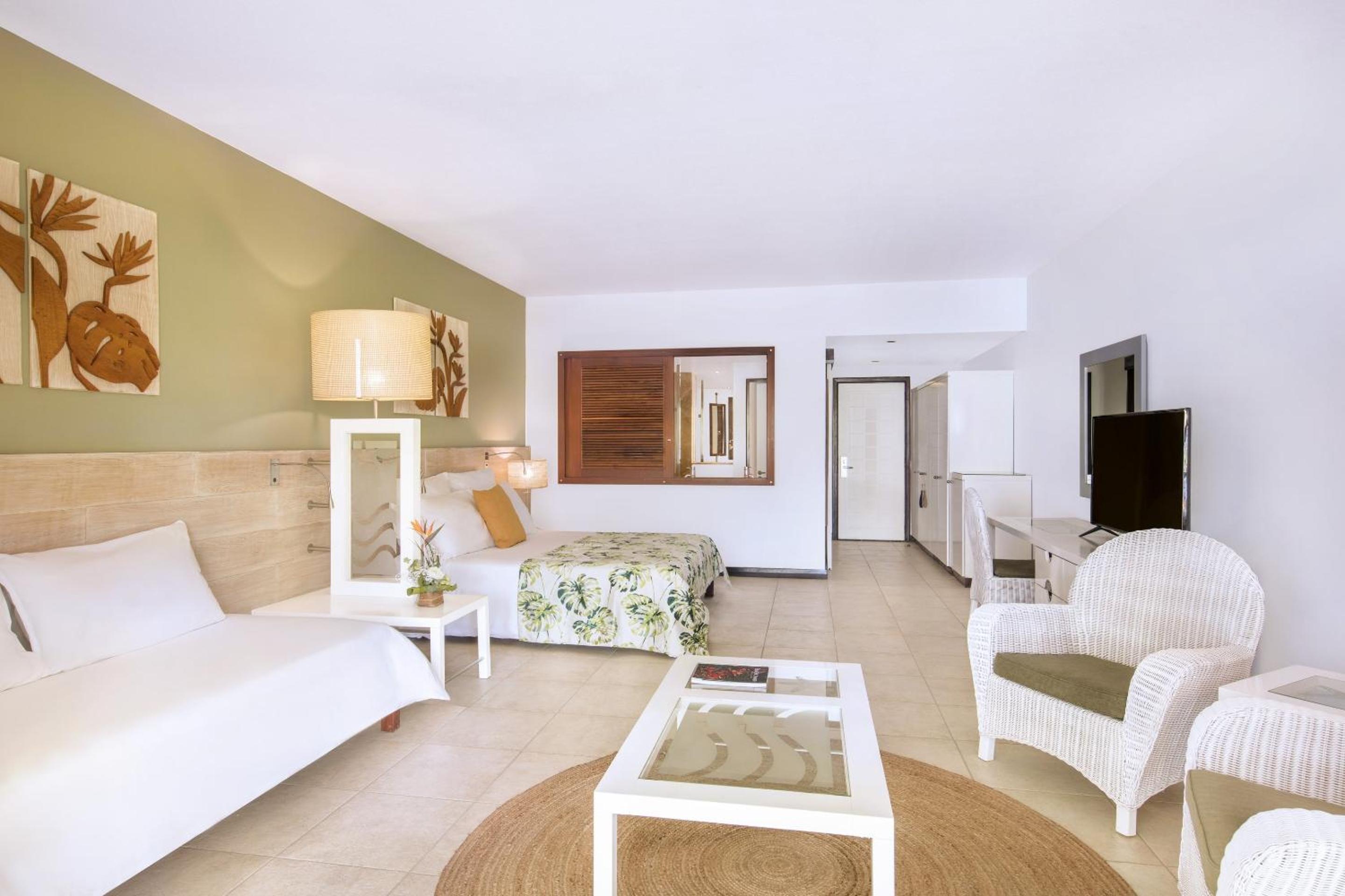 Victoria Room Christmas Special – (2 Adults +1 Child) photo 2