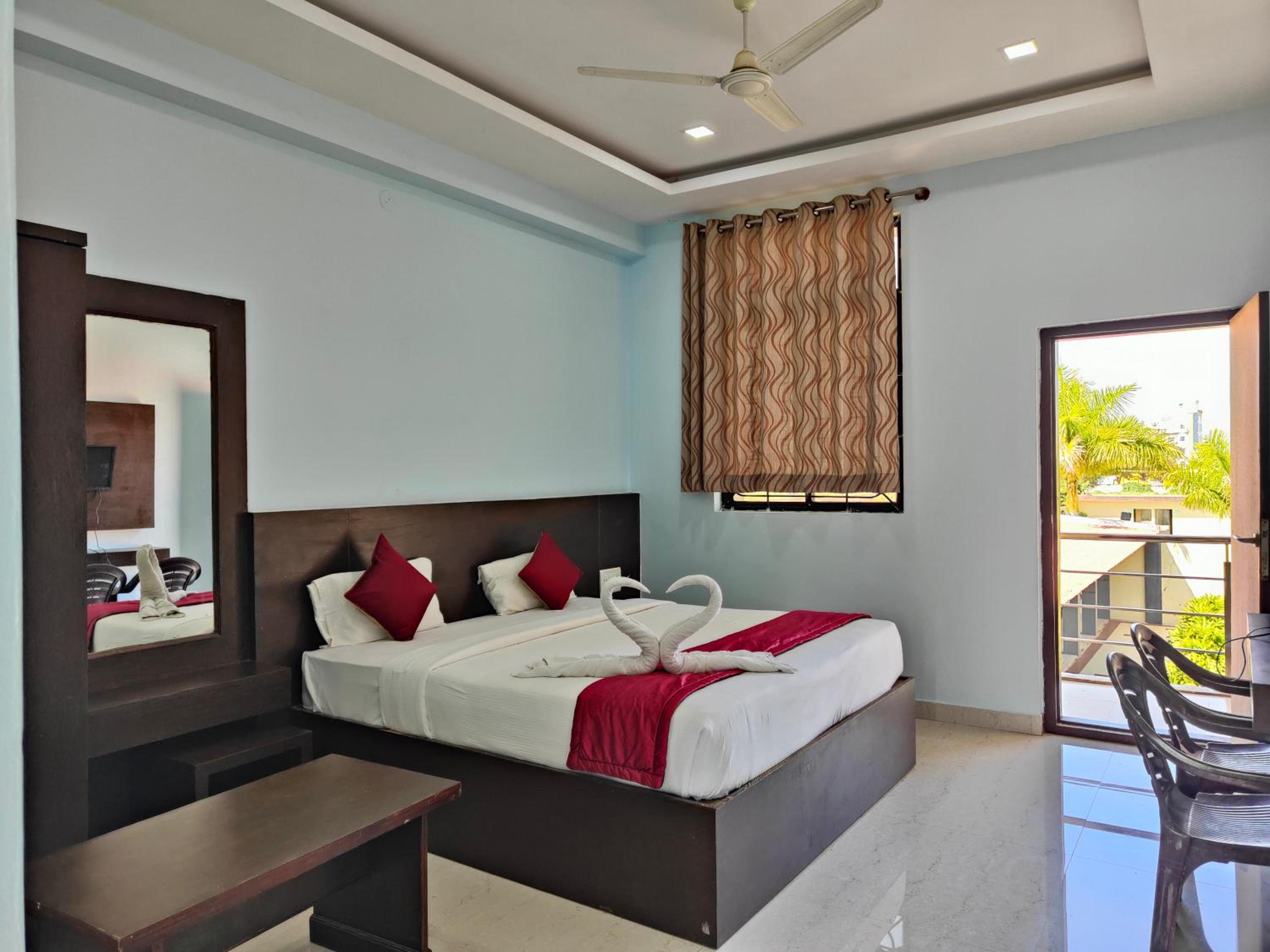 Deluxe Room - Photo 8