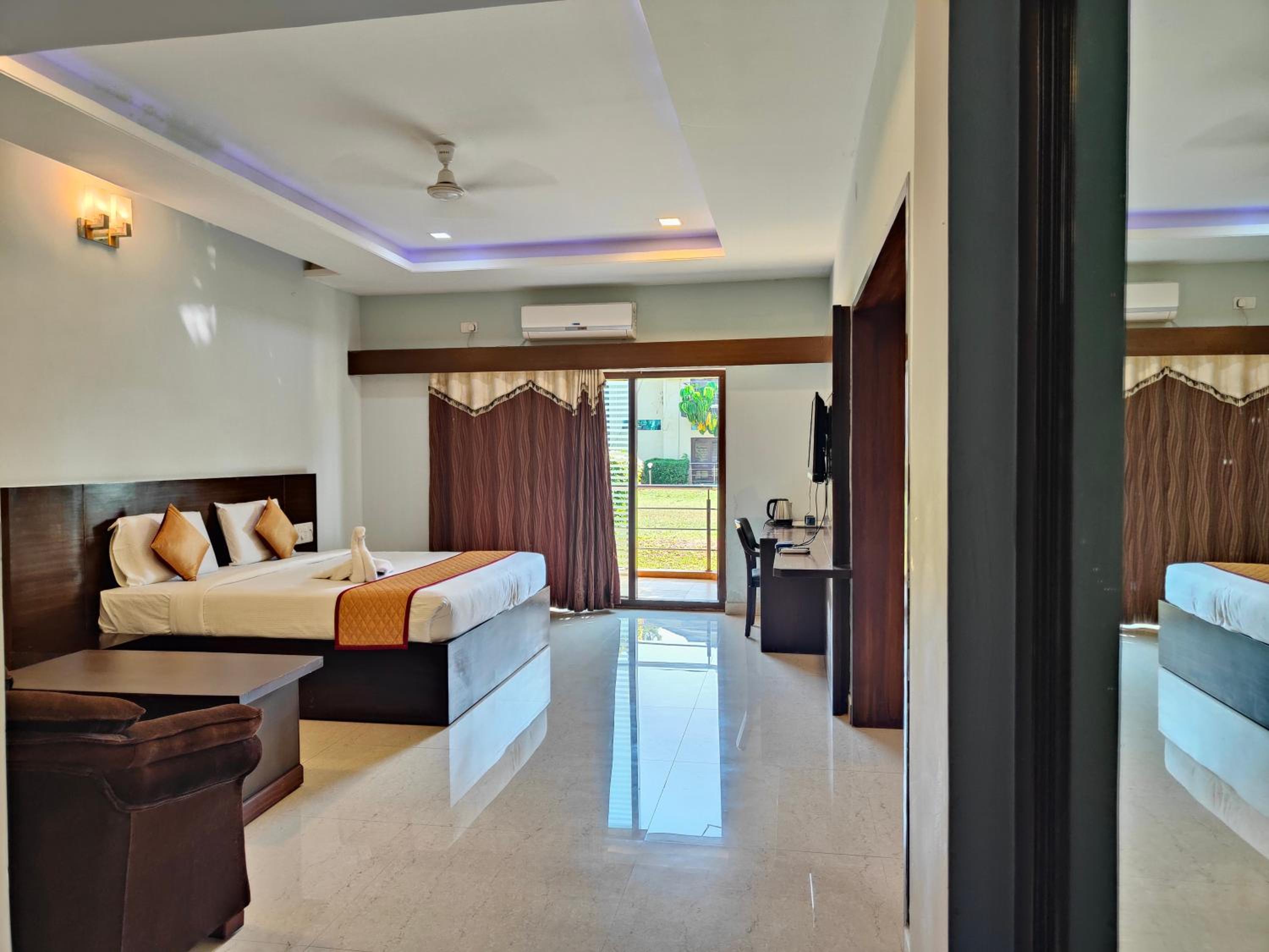 Deluxe Room - Photo 7