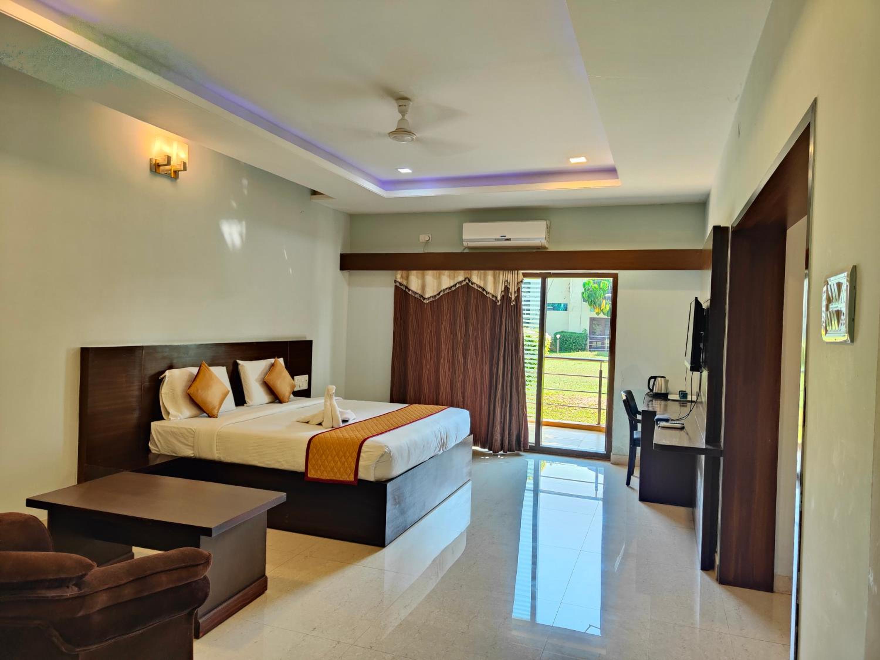 Deluxe Room - Photo 5