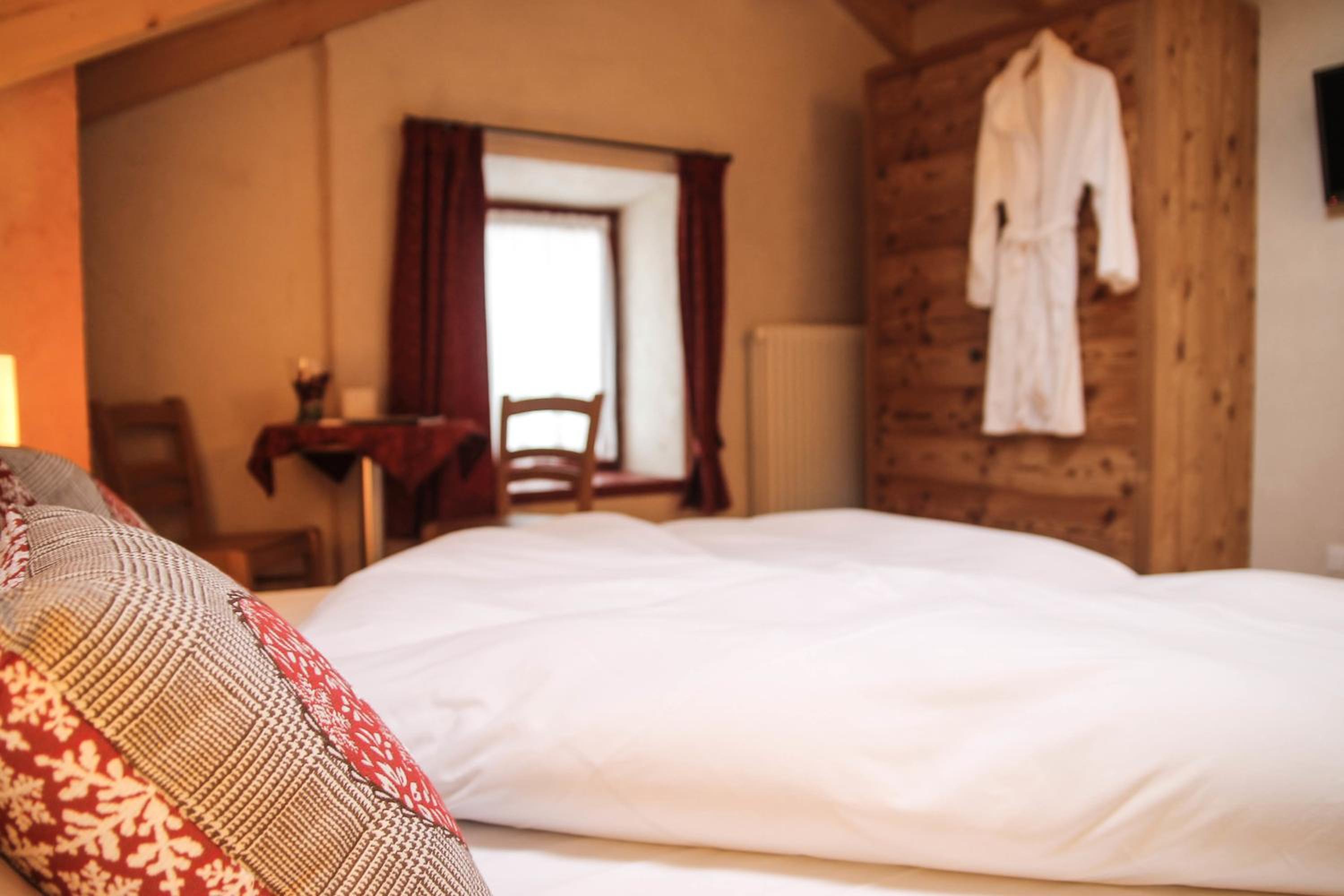 Double or Twin Room with Mountain View photo 2