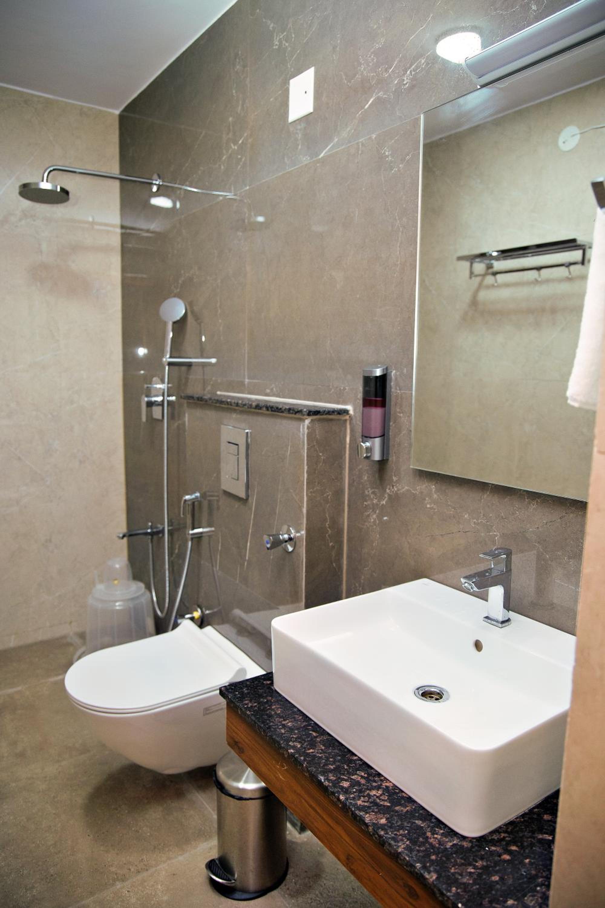 Deluxe Double or Twin Room - Photo 3
