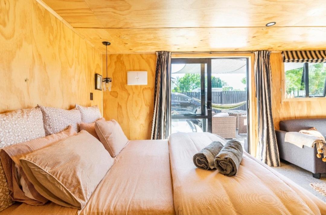 Deluxe Family Suite - Photo 8
