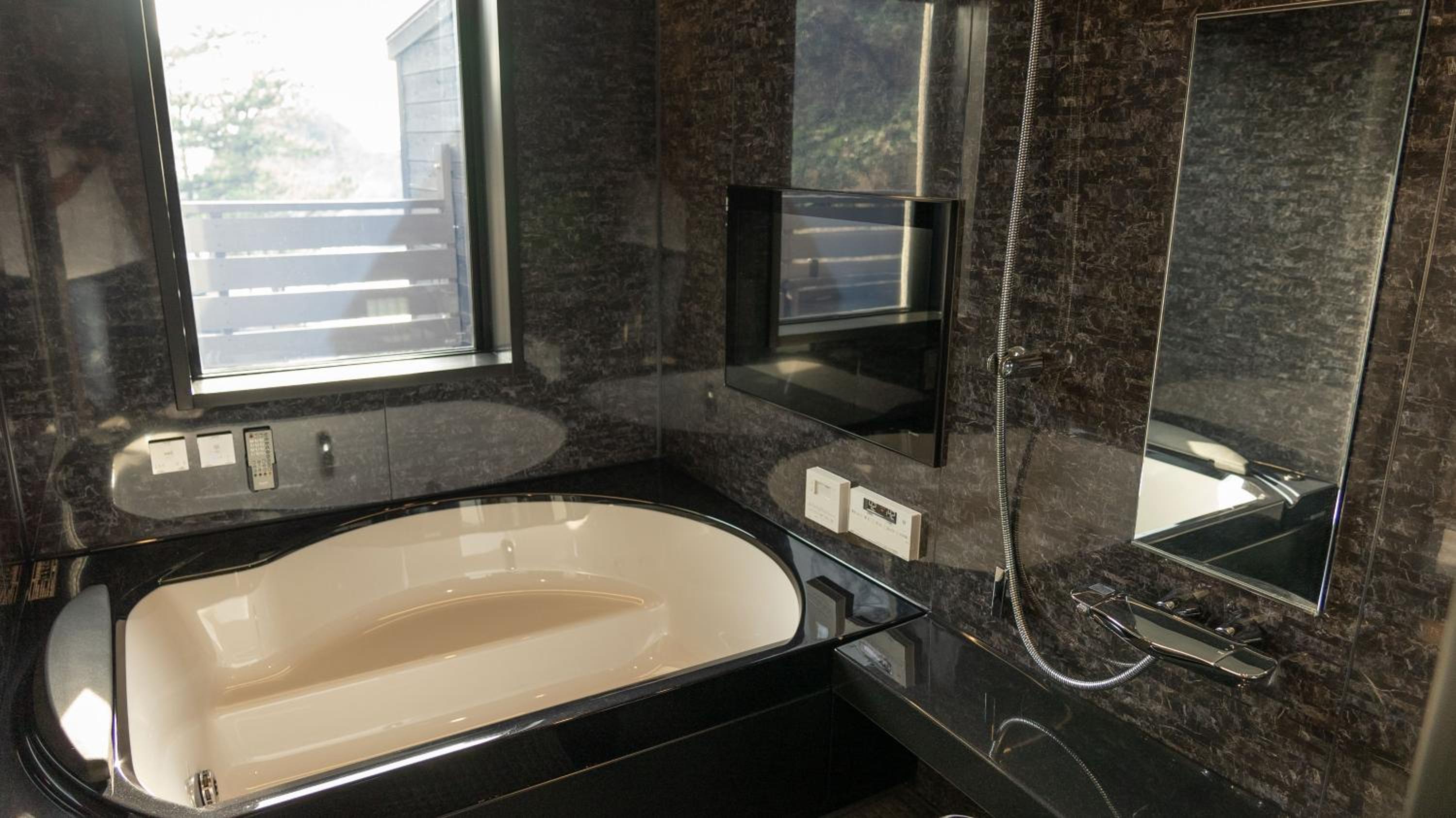 Suite with Spa Bath - Photo 8