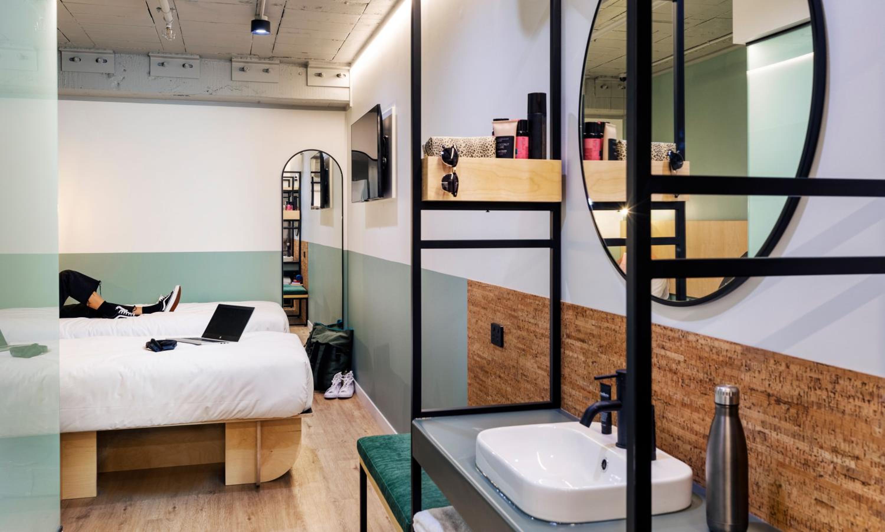 Twin Split Ensuite Room Interior - Photo 8