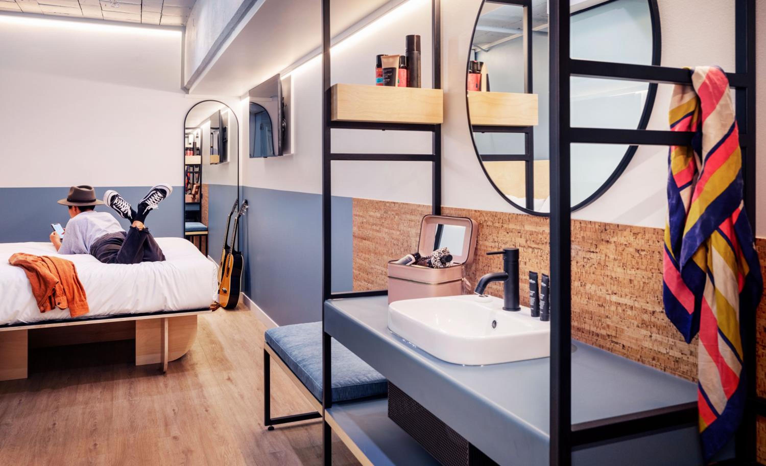 Queen Ensuite Room Interior - Photo 4