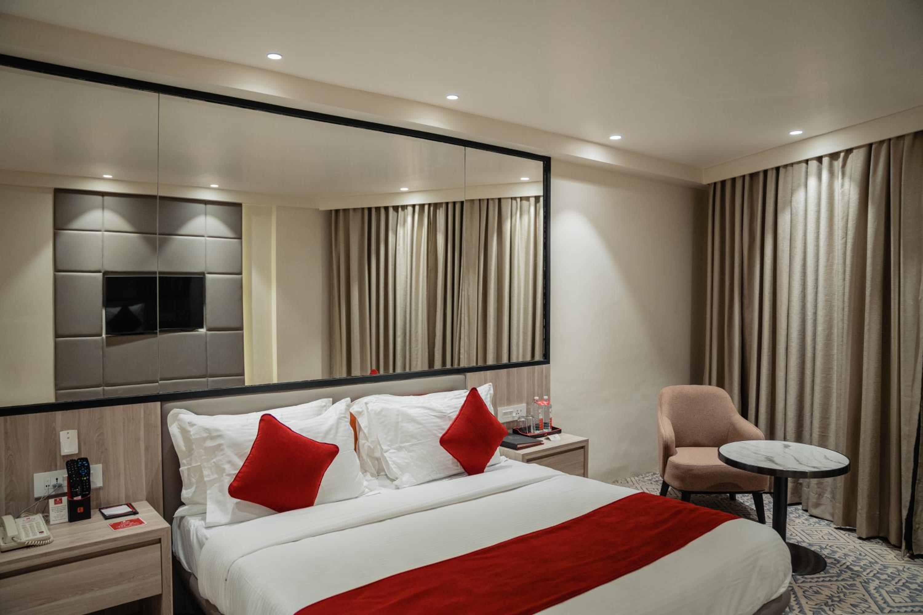 Executive Suite - Photo 1
