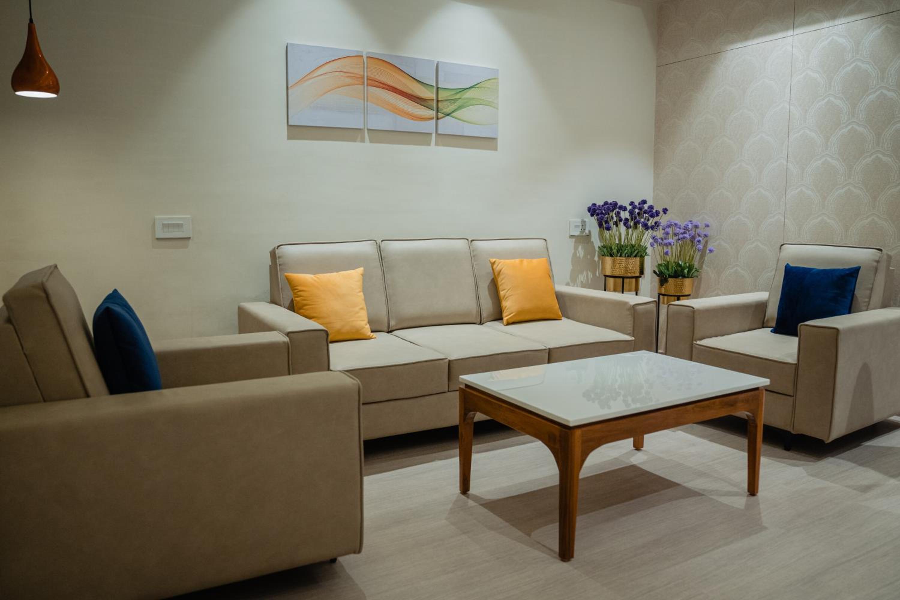 Executive Suite - Photo 3