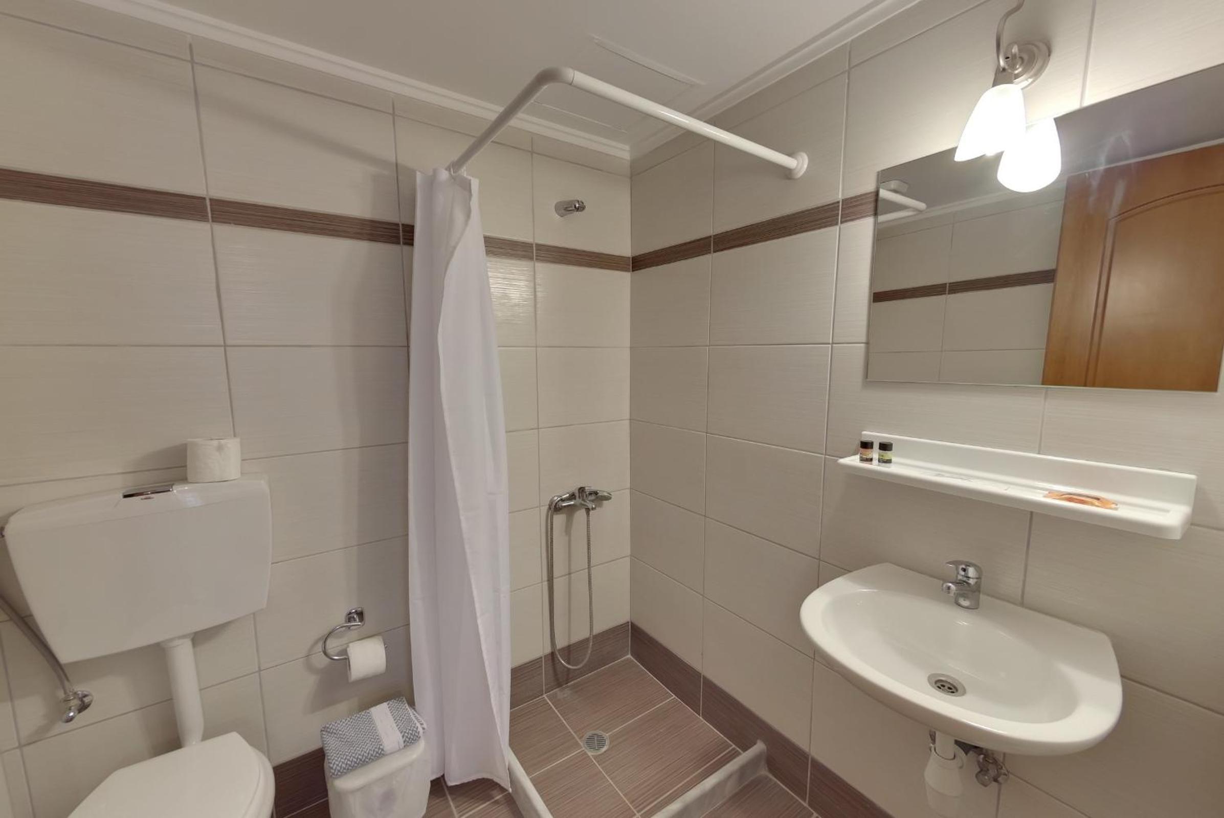 Double Room thumbnail 5