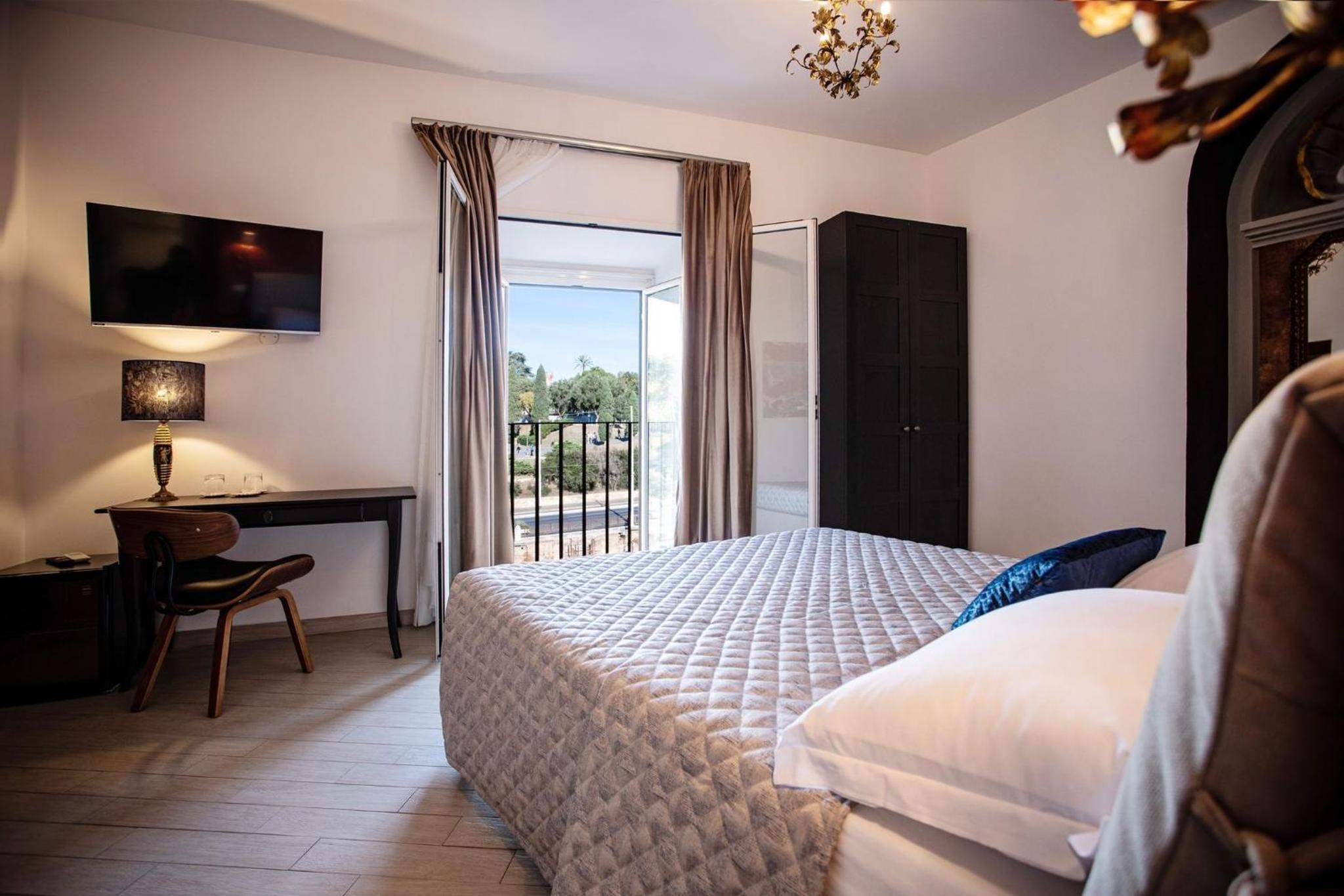 Large Double Room photo 1