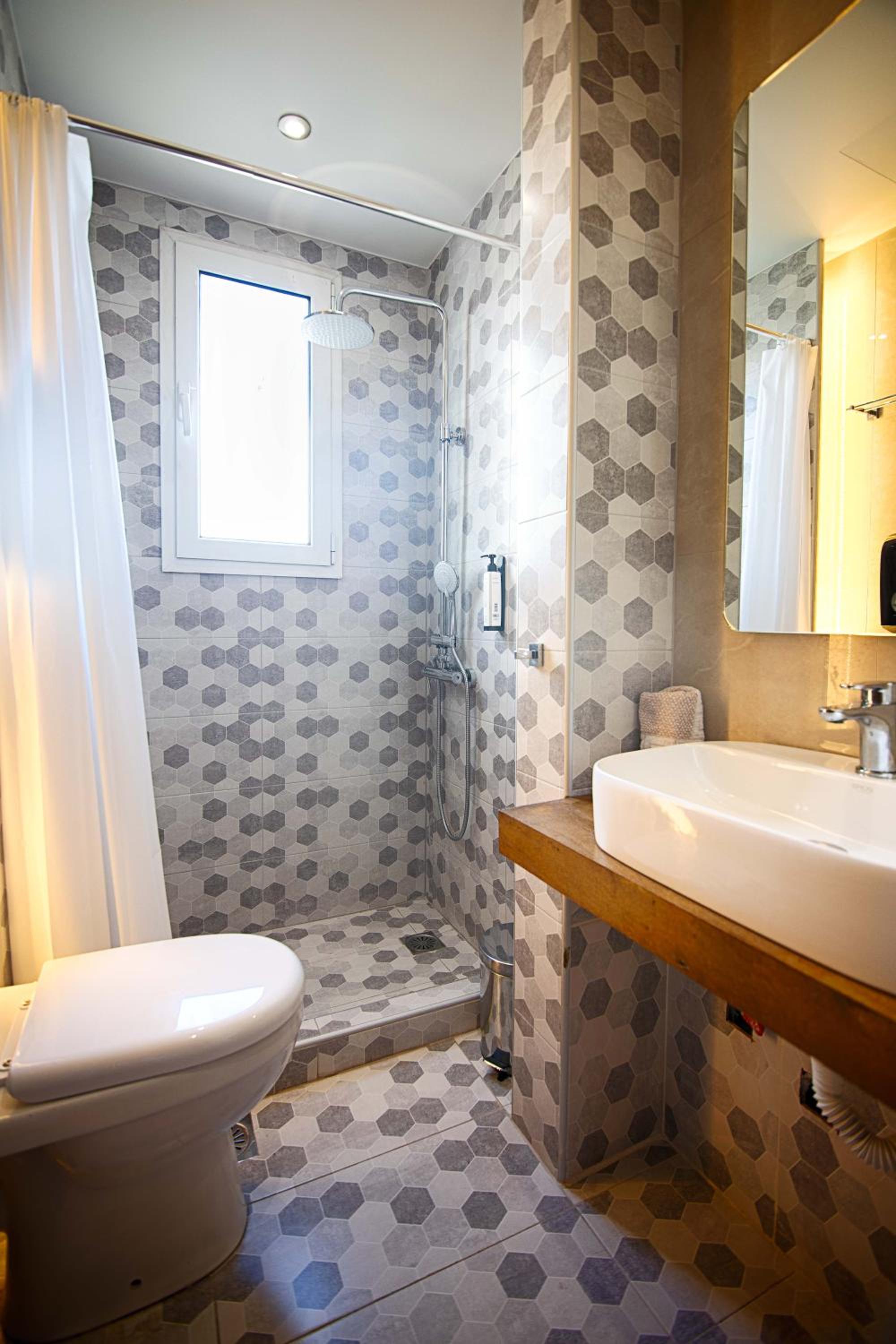 Double or Twin Room with Partial Sea View photo 2