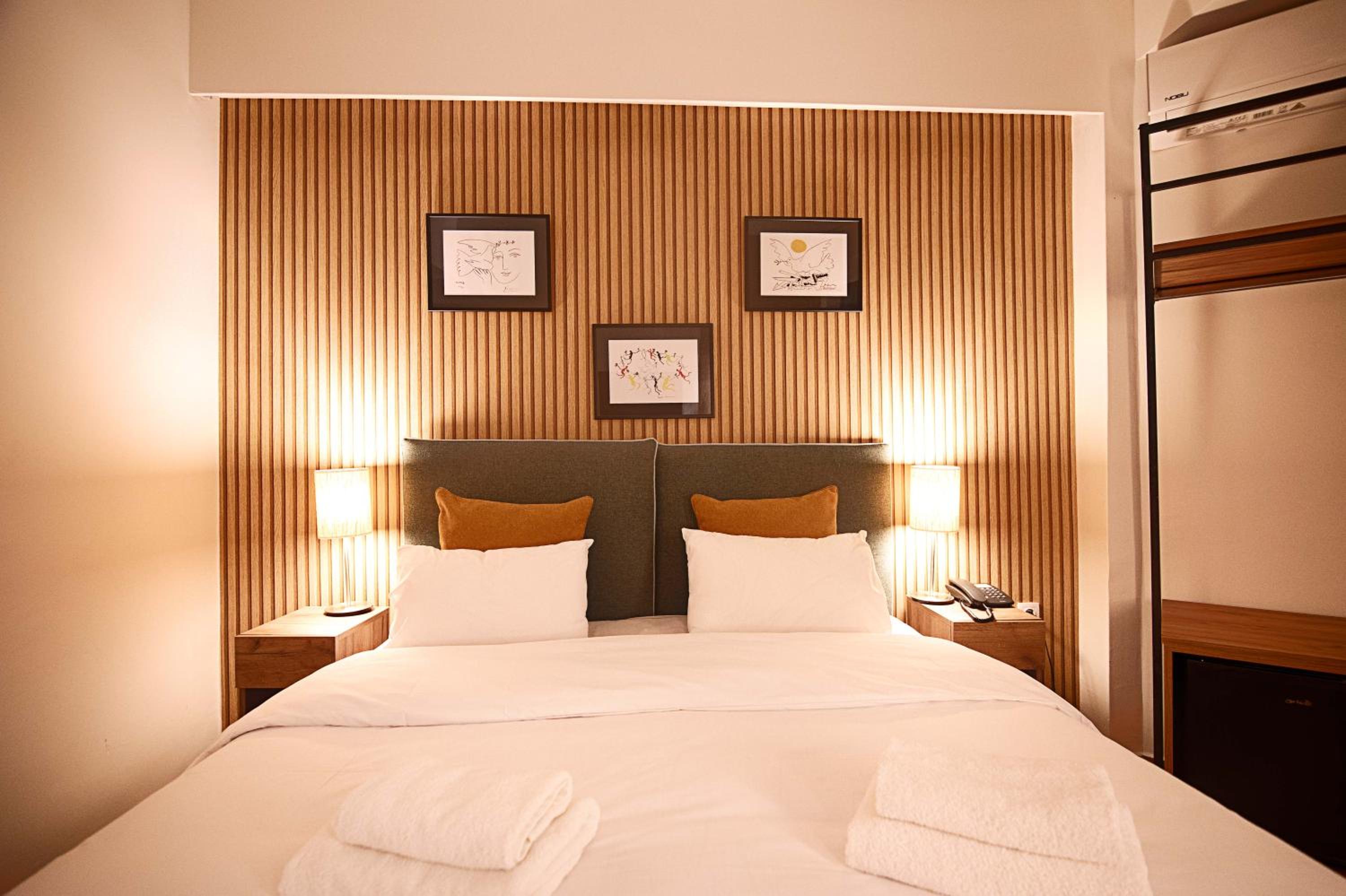 Double or Twin Room with Partial Sea View
