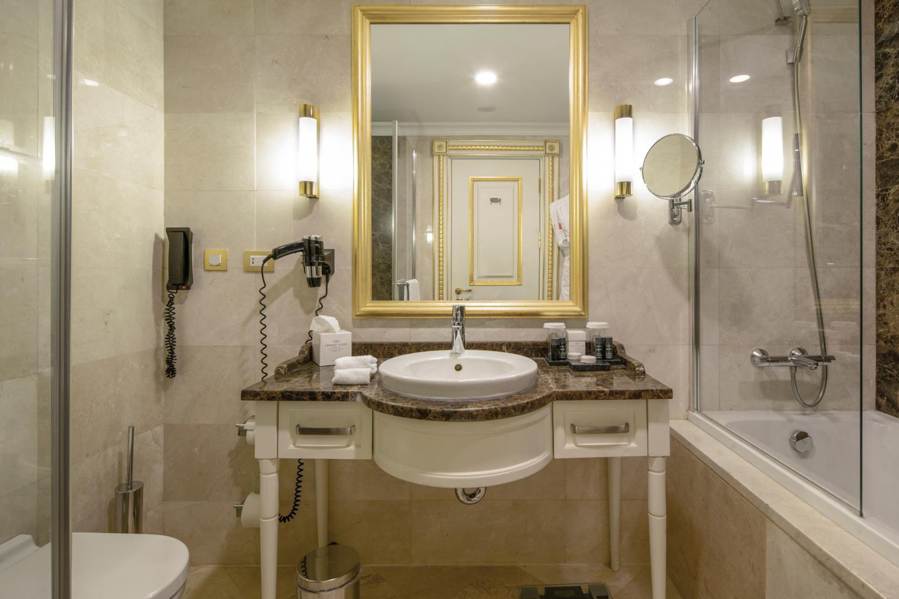 Executive Deluxe Double Room photo 3