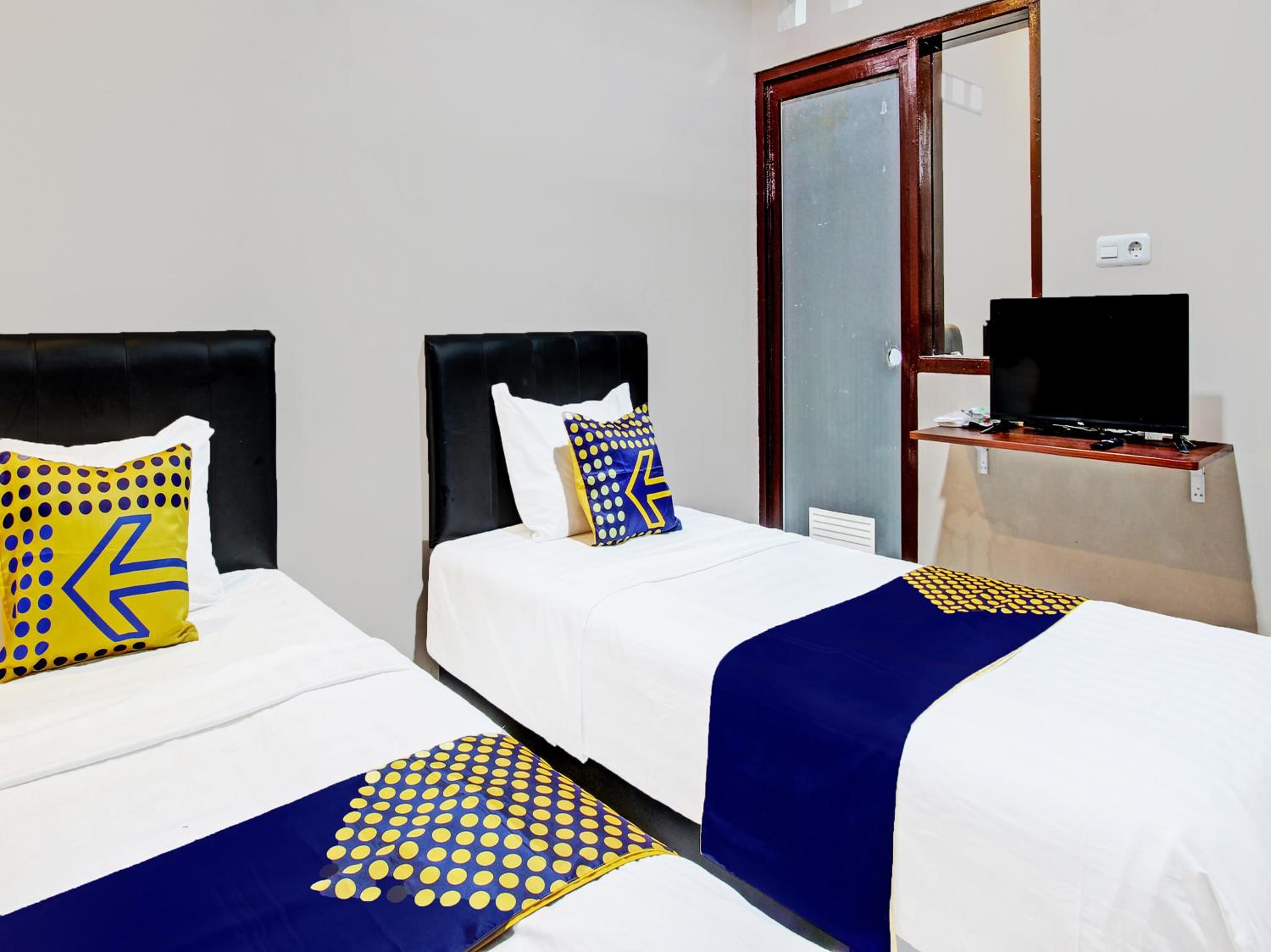 Economy Twin Room photo 3