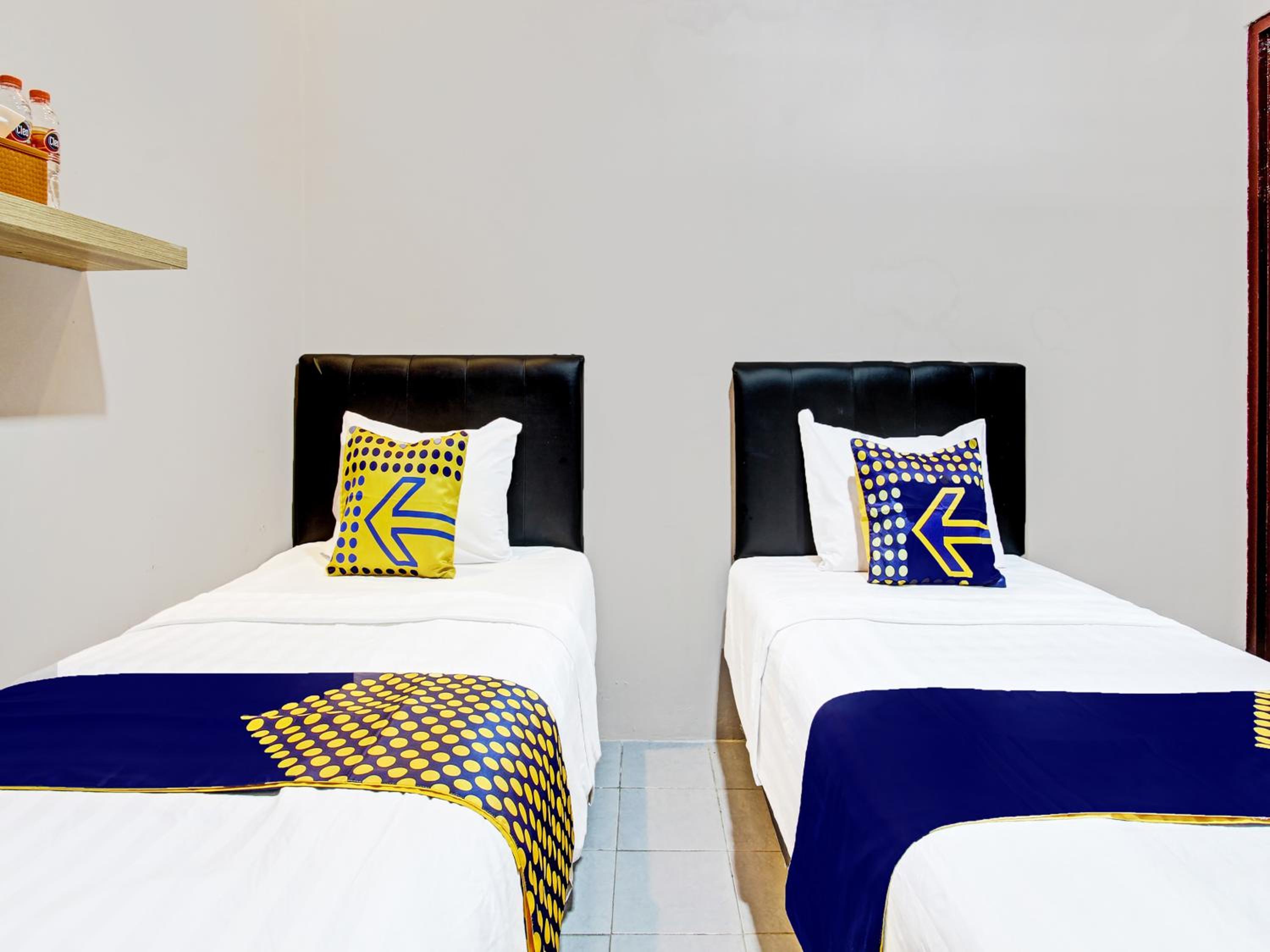 Economy Twin Room photo 2
