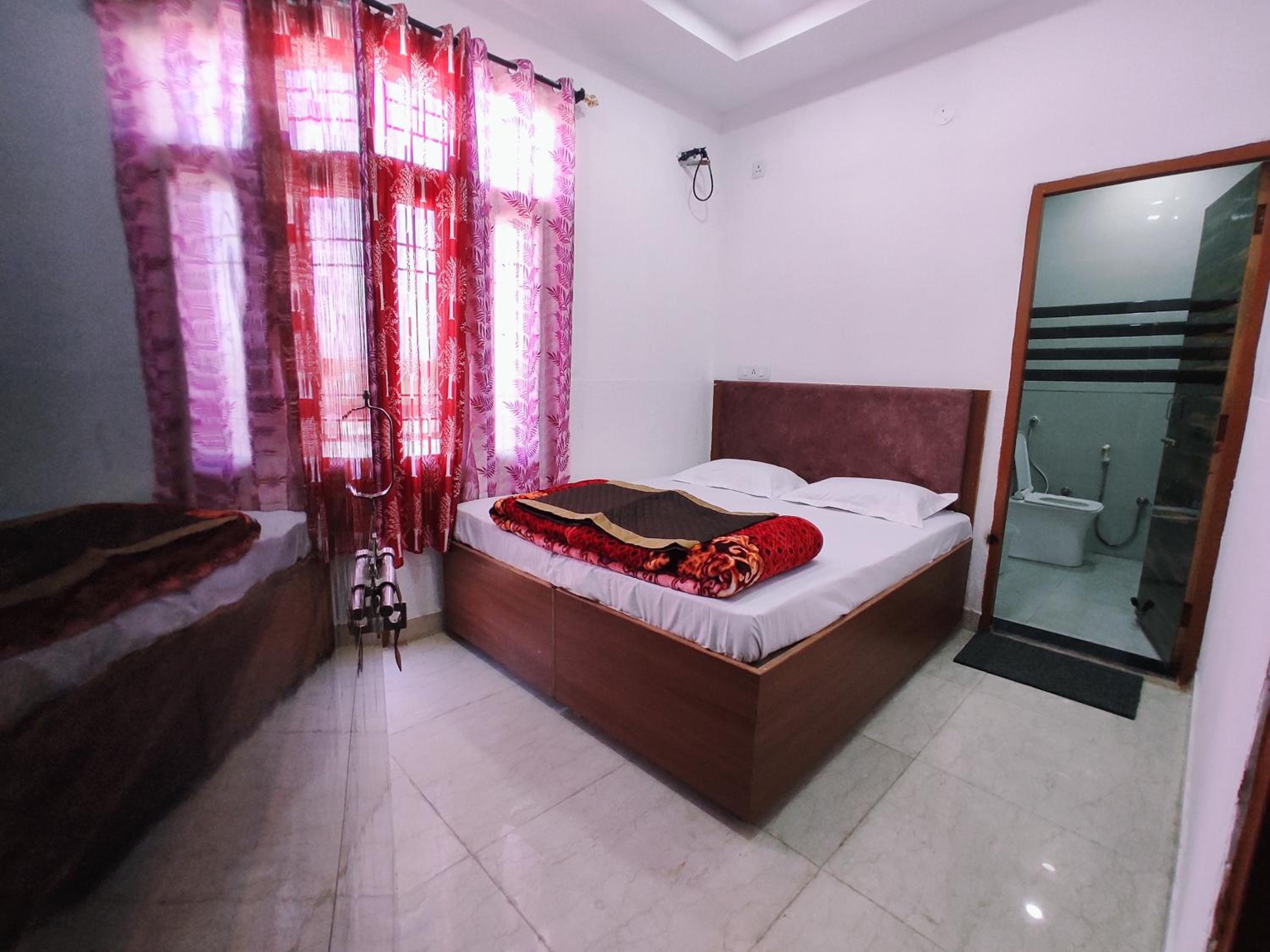 Budget Double Room photo 3