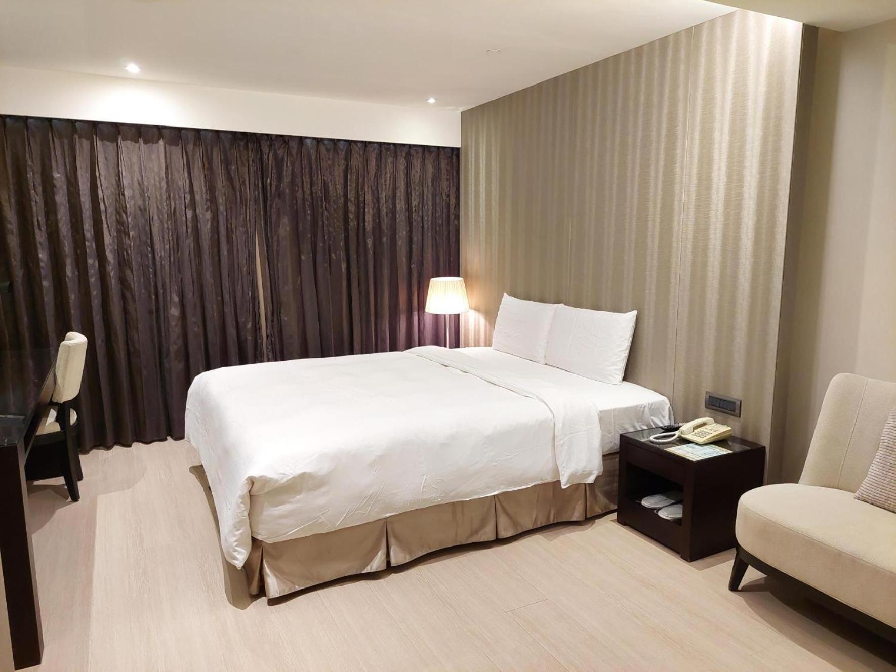 Queen Room photo 3