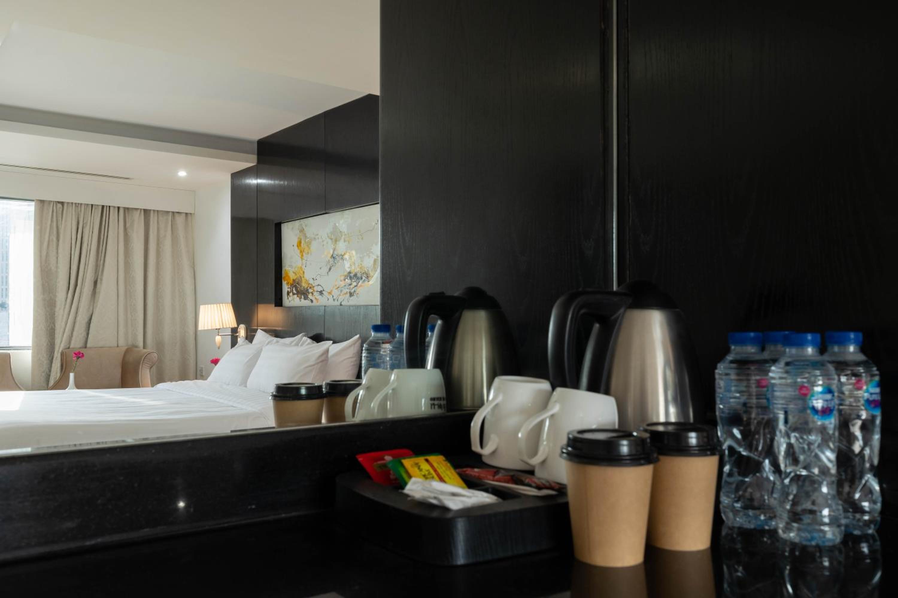 Deluxe King Room - Non-Smoking photo 2