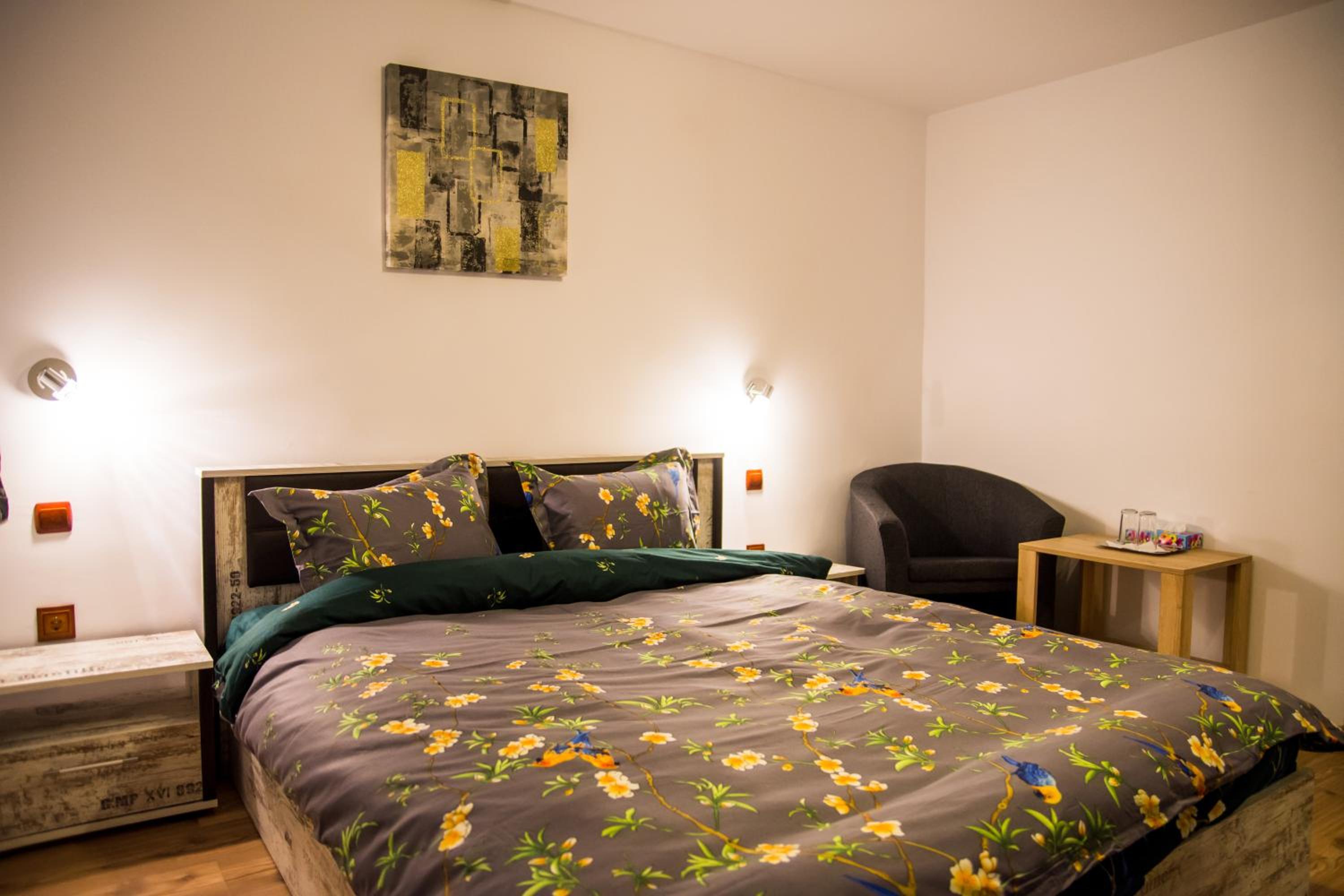 Deluxe Family Room - Photo 7