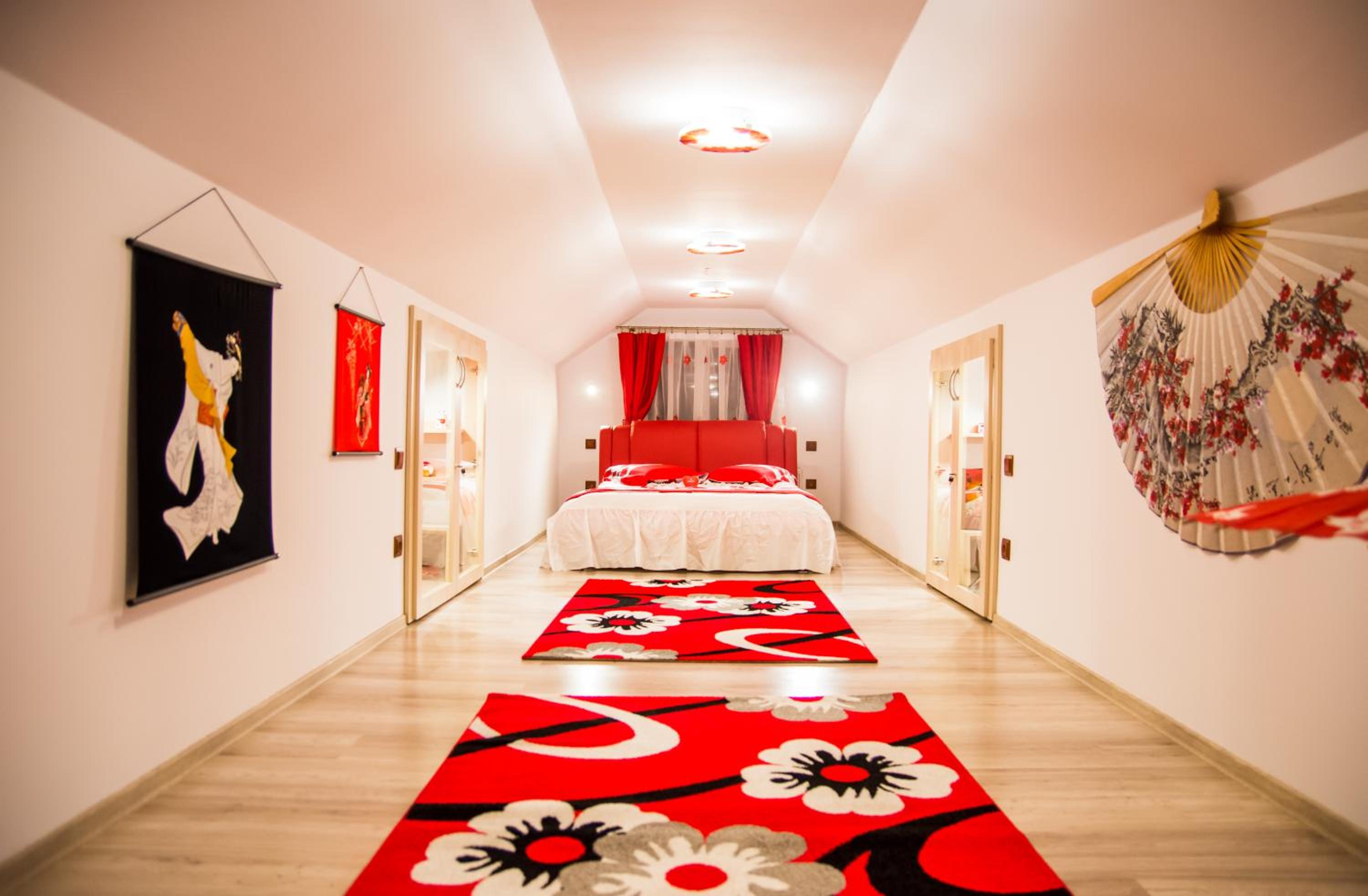 Deluxe King Suite - Photo 6