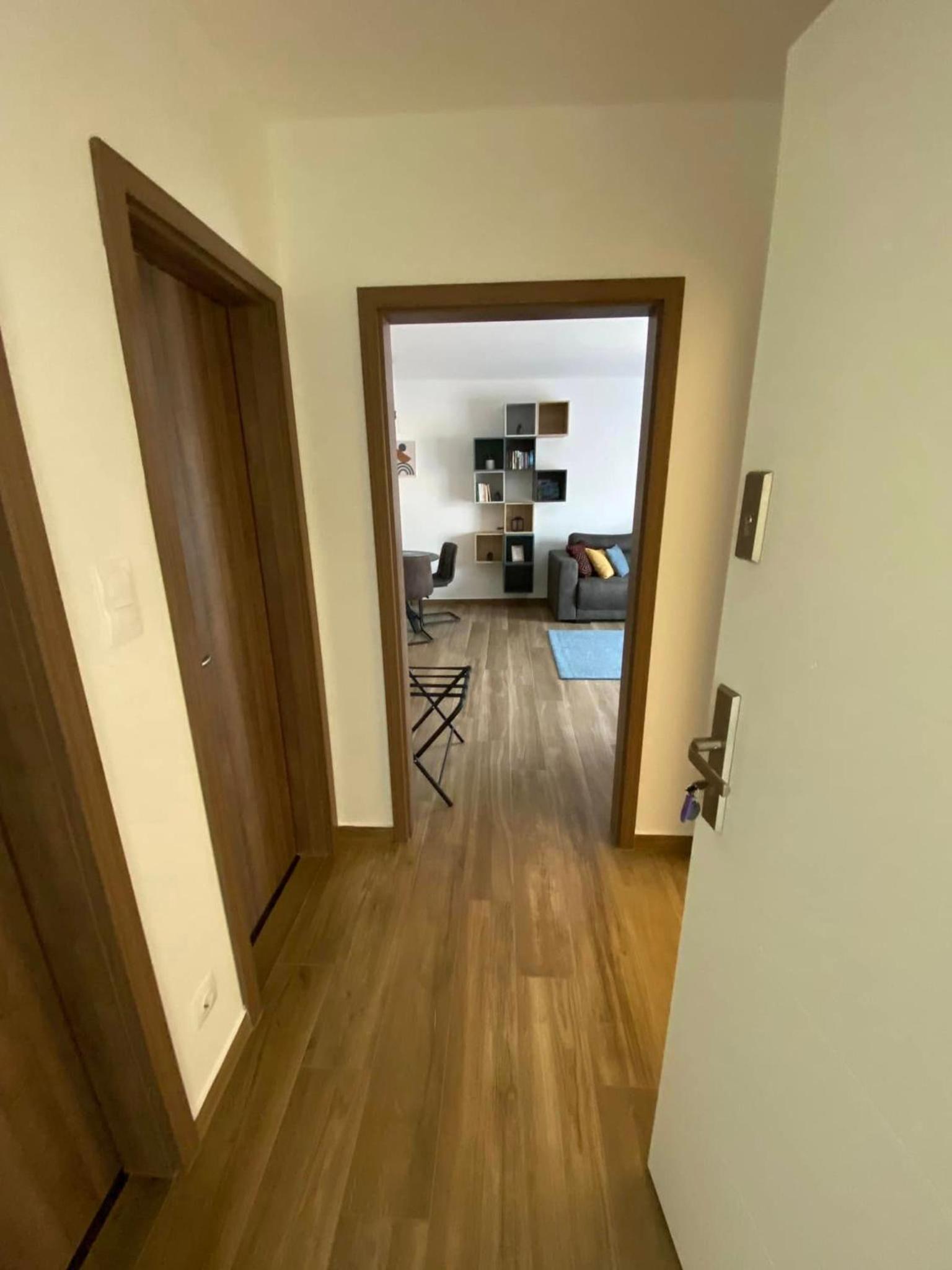 One-Bedroom Apartment photo 1