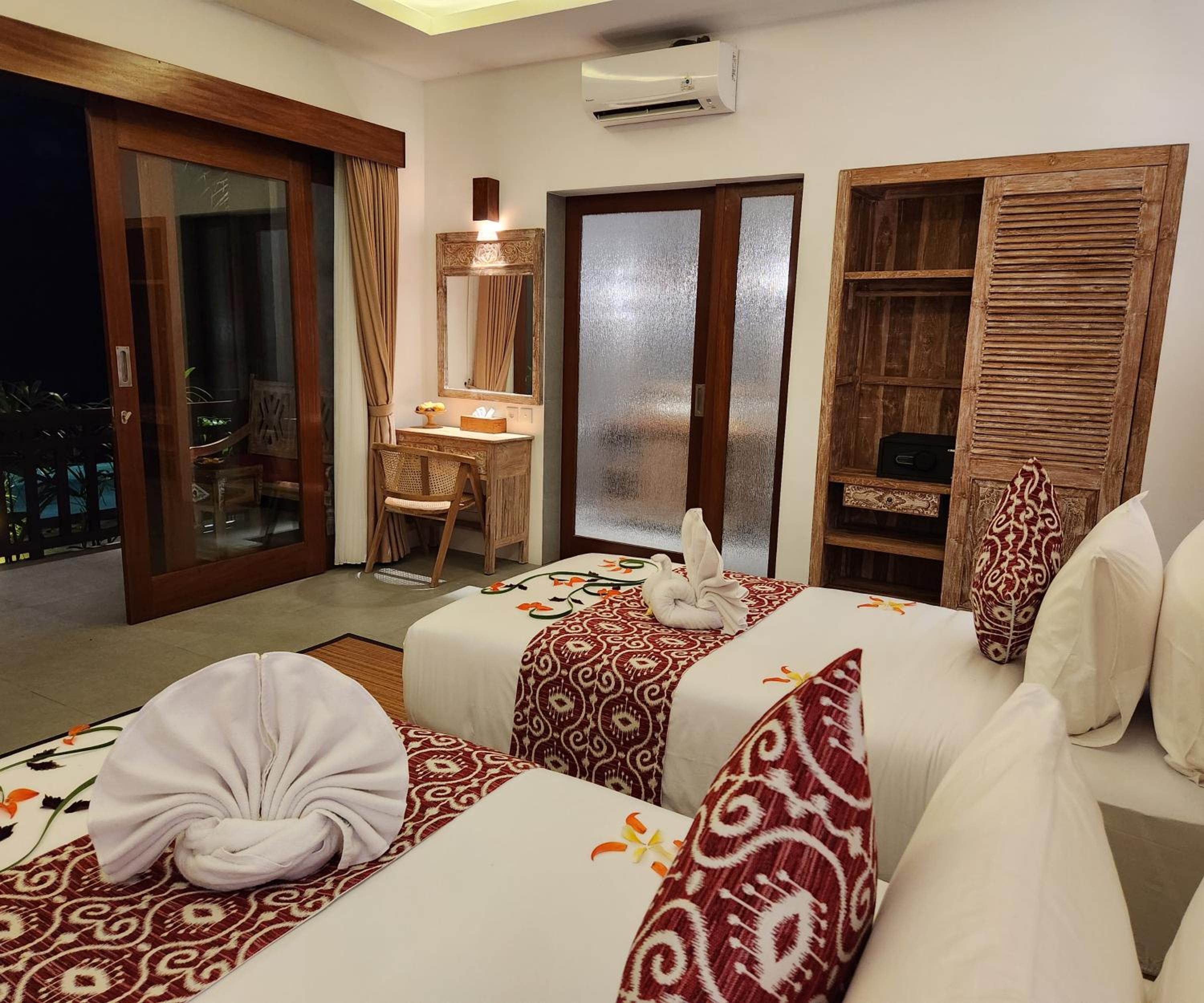 Suite Room - Photo 53