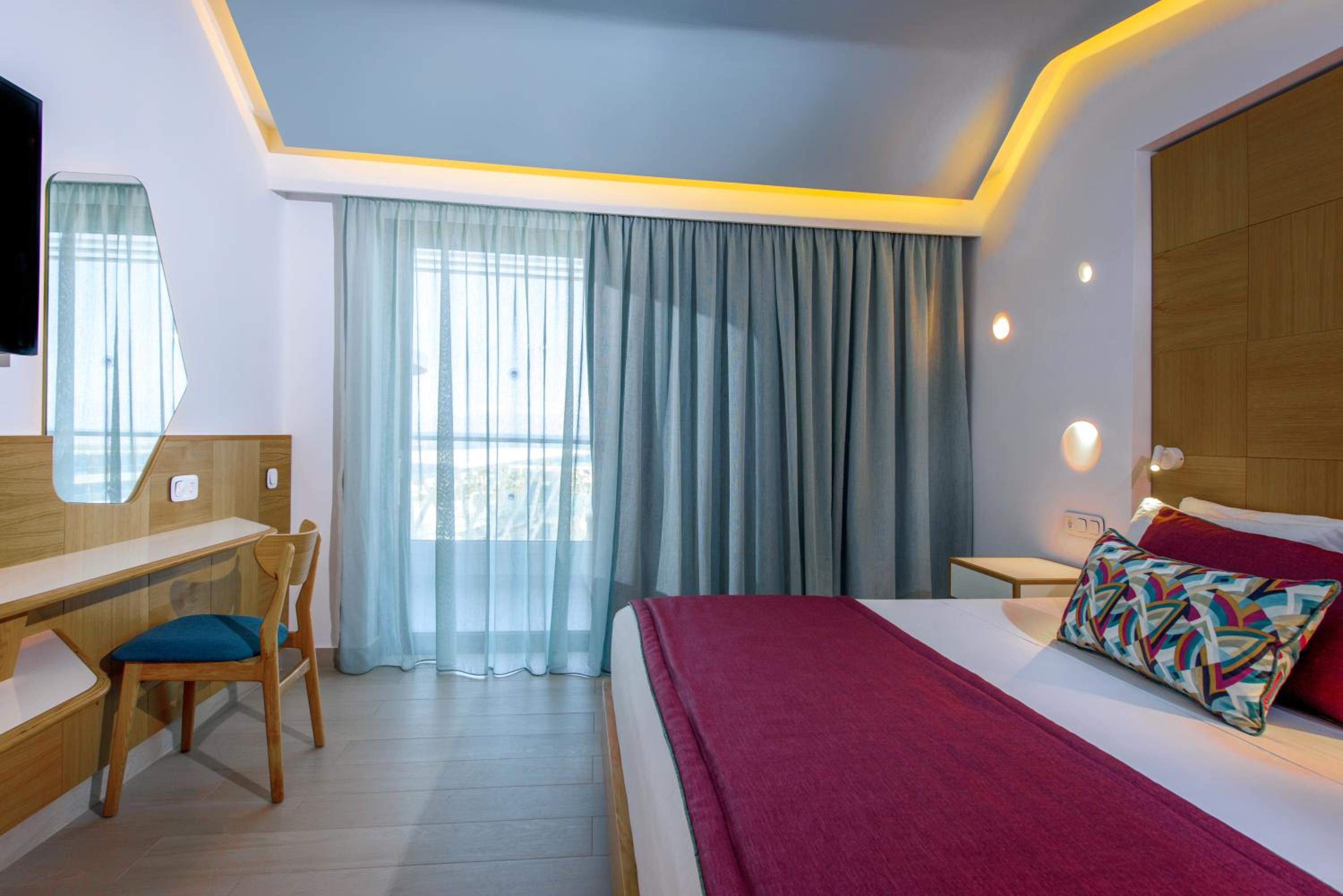 Two Bedroom Family Pool or Sea View photo 2
