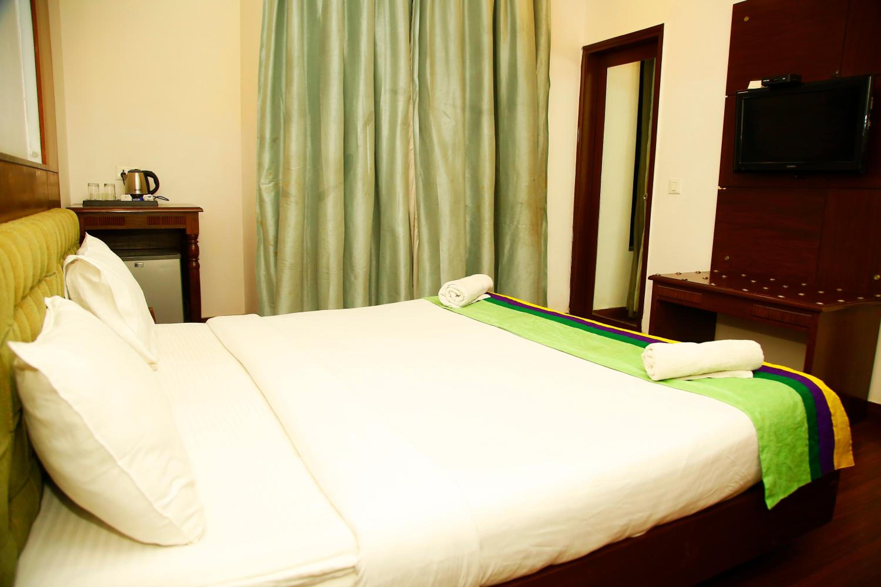 Deluxe Room - Photo 6