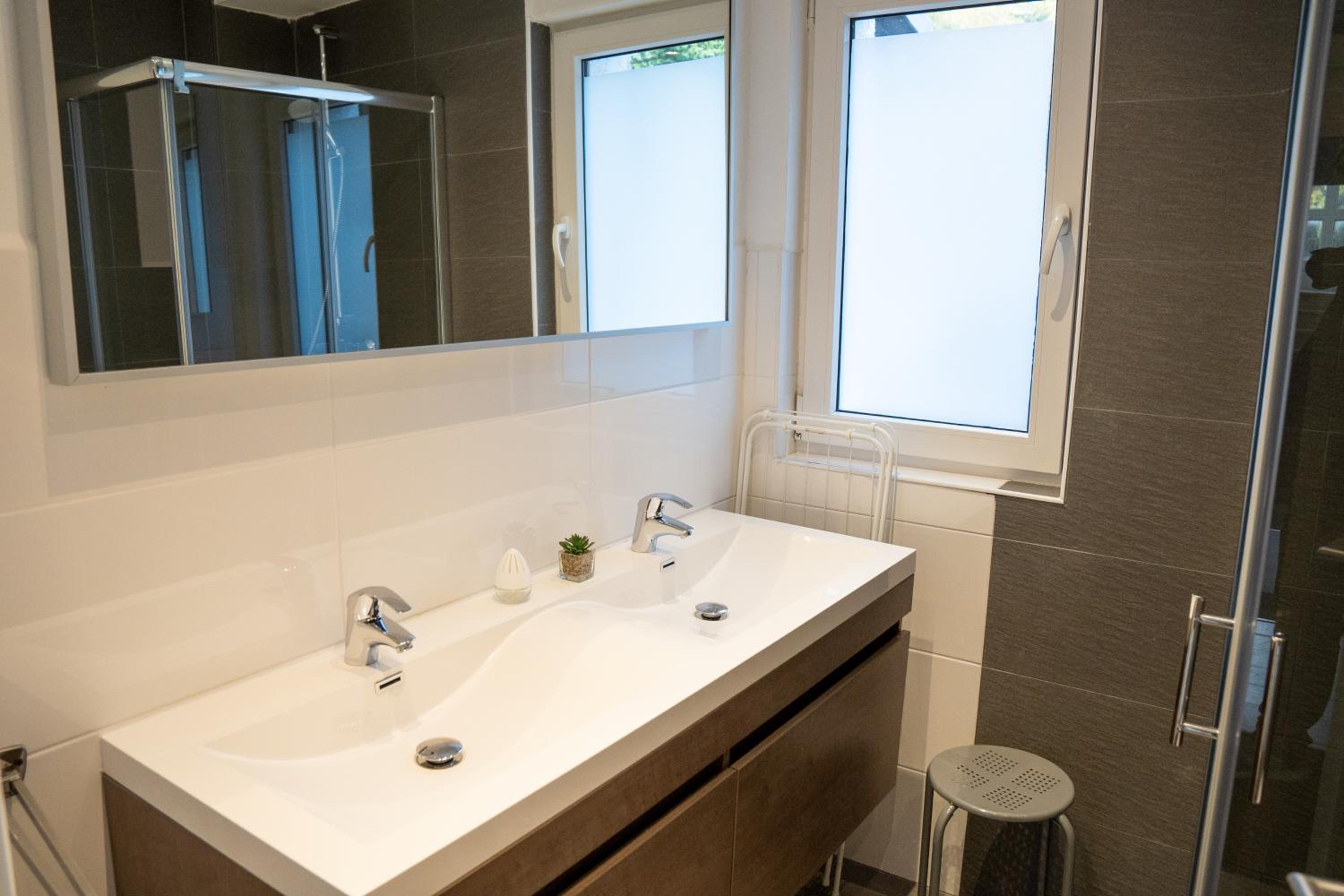 Two-Bedroom Apartment - Photo 6