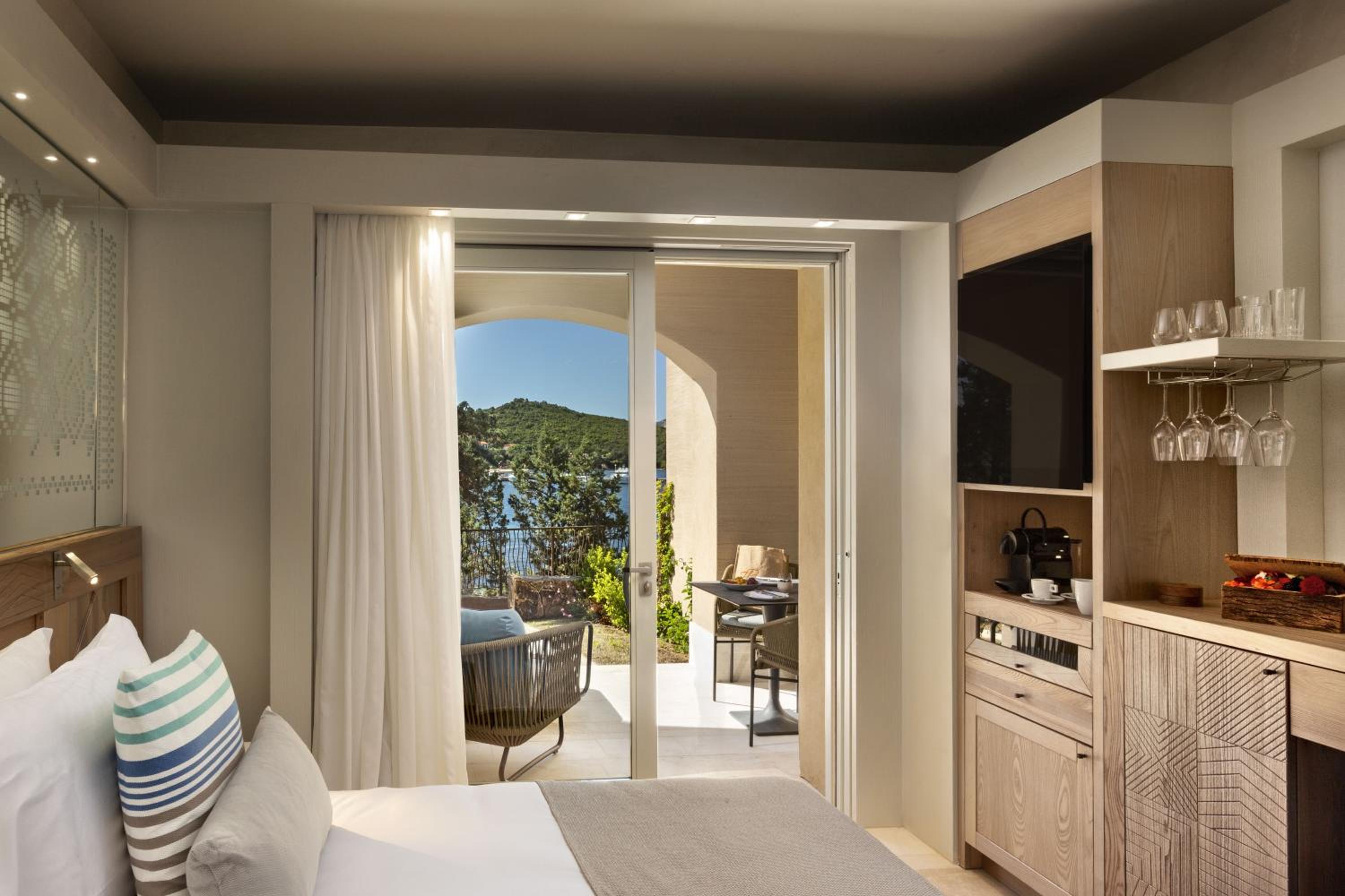 Deluxe King Room with Sea View